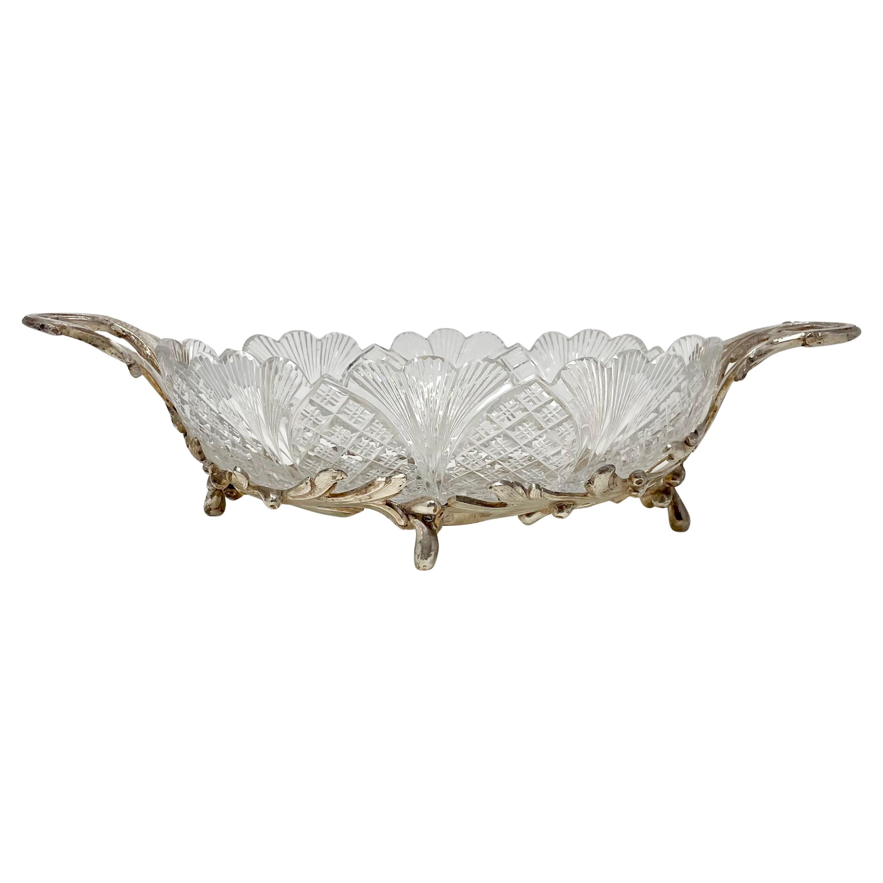 Antique French argento su bronzo e centrotavola in cristallo tagliato, circa 1910.