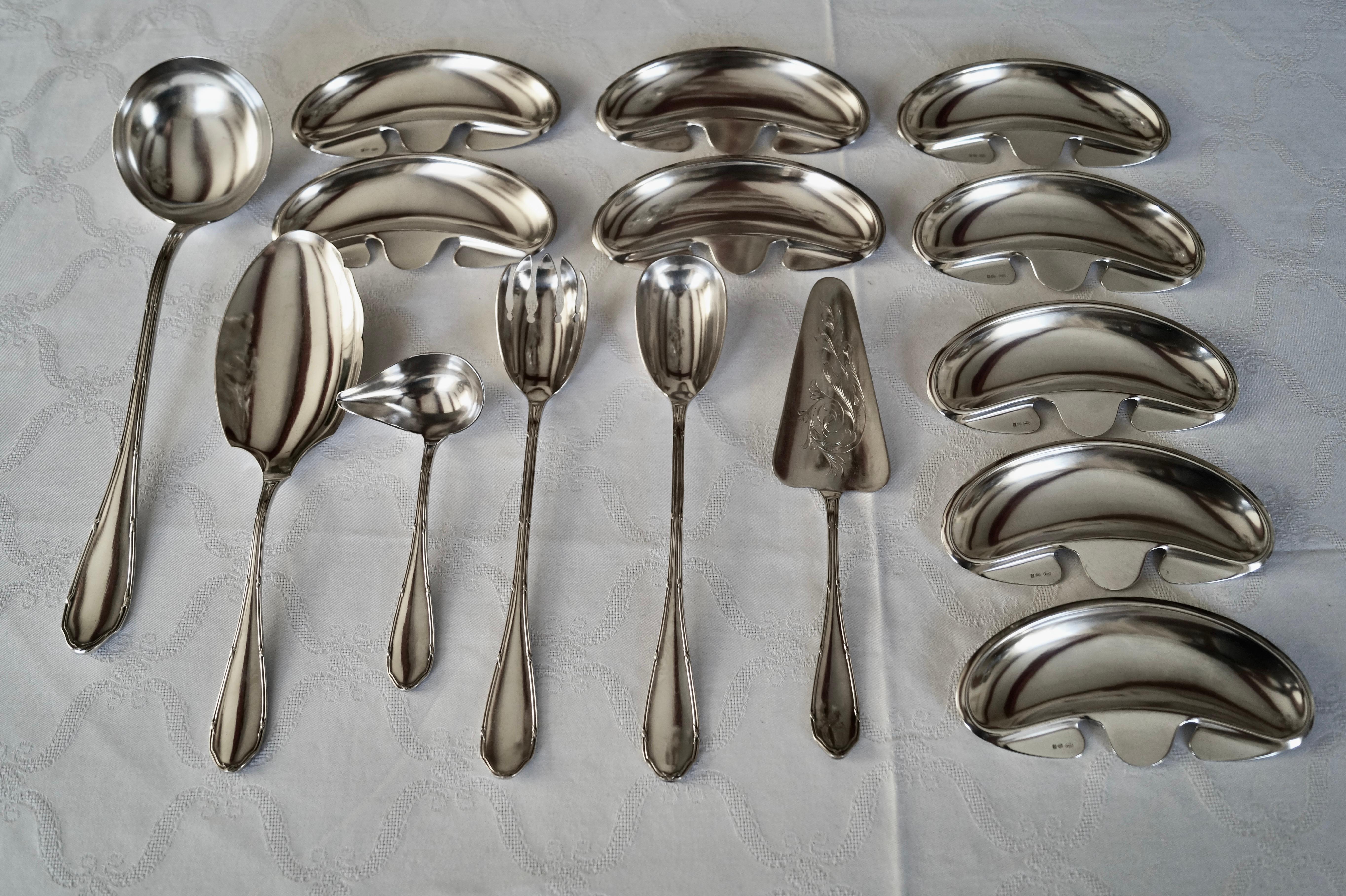 Very extensive beautiful antique silver plated cutlery set of the brand 'Argental' This simple shape (border with cross band) makes it wonderful to combine with beautiful tableware, simple to richly decorated.

Argental can be compared with the