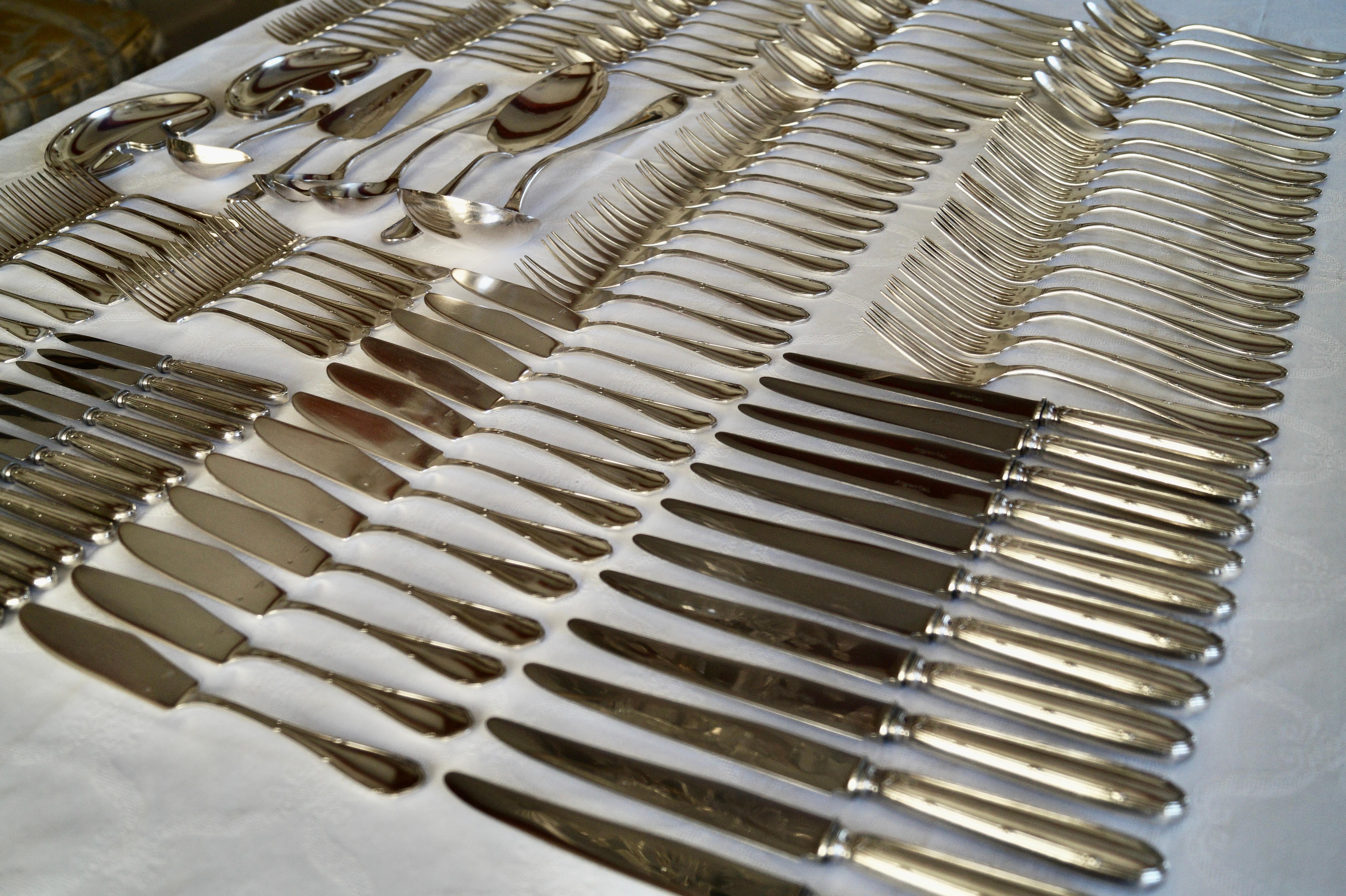 Antique french Silver Plated ARGENTAL Cutlery Flatware set of 146 pieces 1920's In Good Condition For Sale In BAAMBRUGGE, NL
