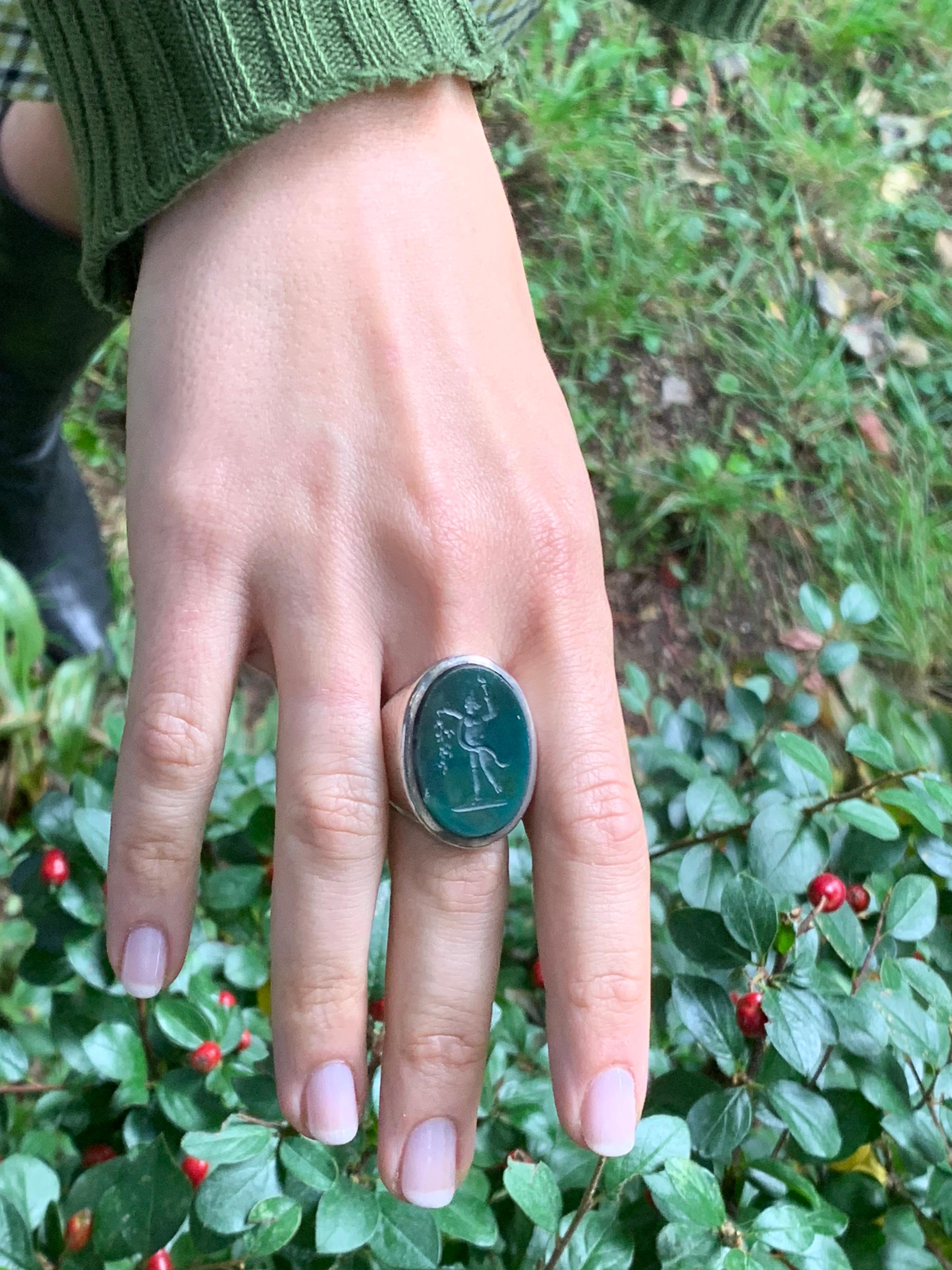 Antique French Silver Ring Agate Intaglio of Follower of Dyonysos God of Wine In Good Condition For Sale In Munich, Bavaria