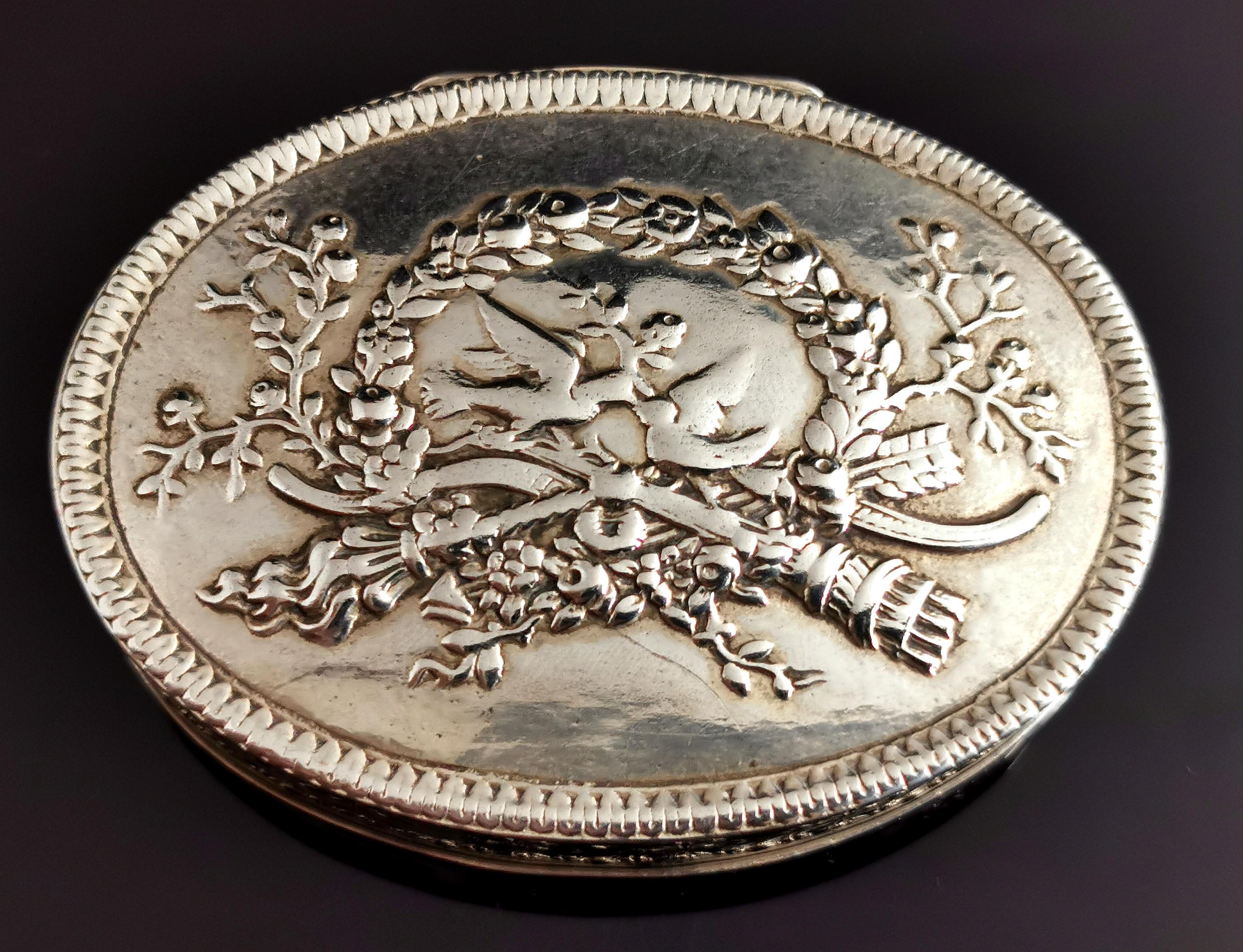 Antike französische Schnupftabakdose aus Silber, Friedenstauben im Angebot 6