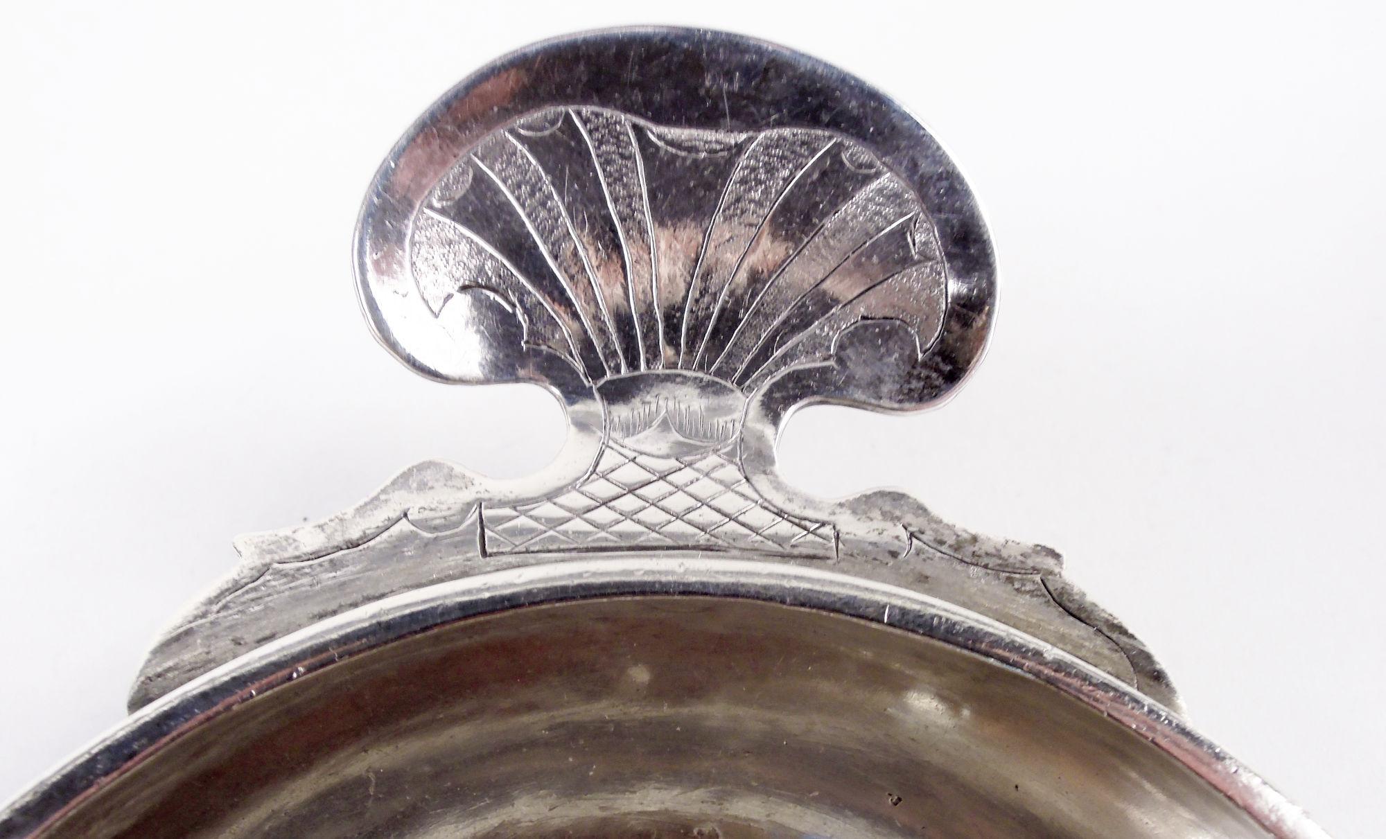 Antiguo Catador de Vino Francés de Plata con Asa de Concha de Vieira, Siglo XVIII Silver en venta