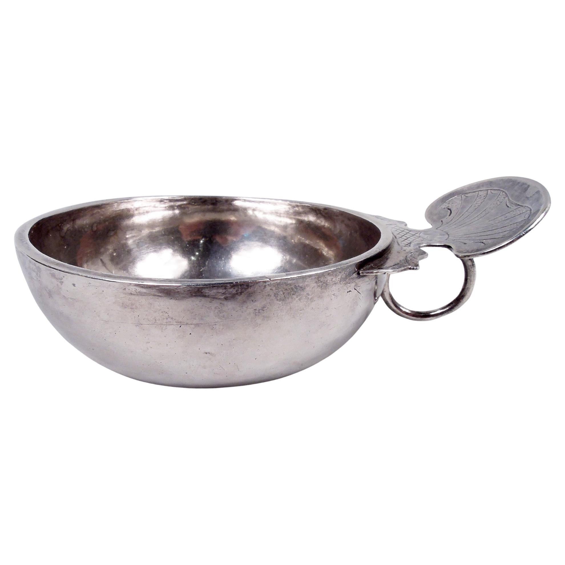 Antiguo Catador de Vino Francés de Plata con Asa de Concha de Vieira, Siglo XVIII en venta