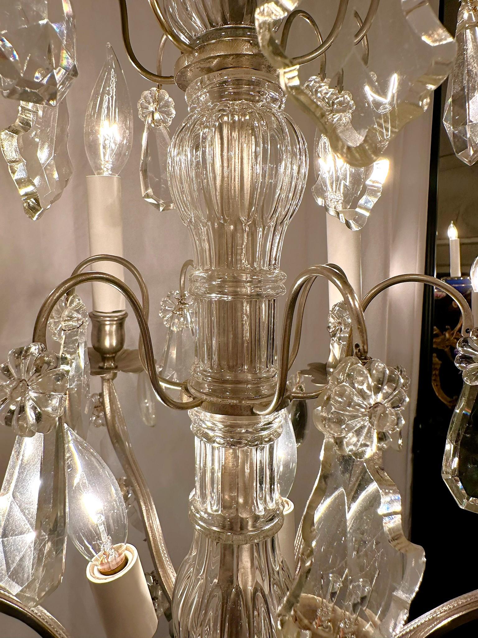 Antico lampadario francese in bronzo argentato e cristallo tagliato, 1880-1900 circa. in vendita 1
