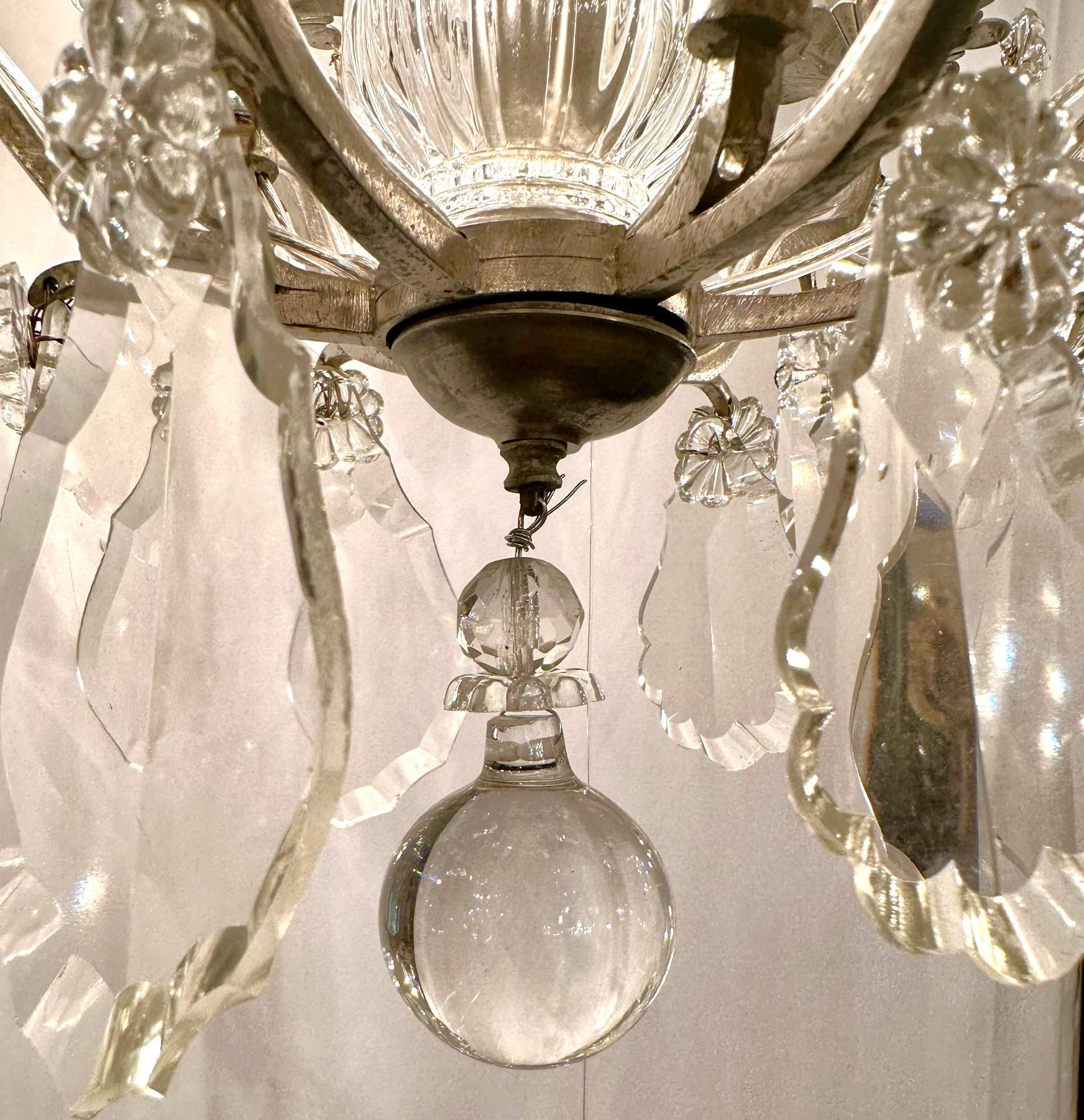 Antico lampadario francese in bronzo argentato e cristallo tagliato, 1880-1900 circa. in vendita 2