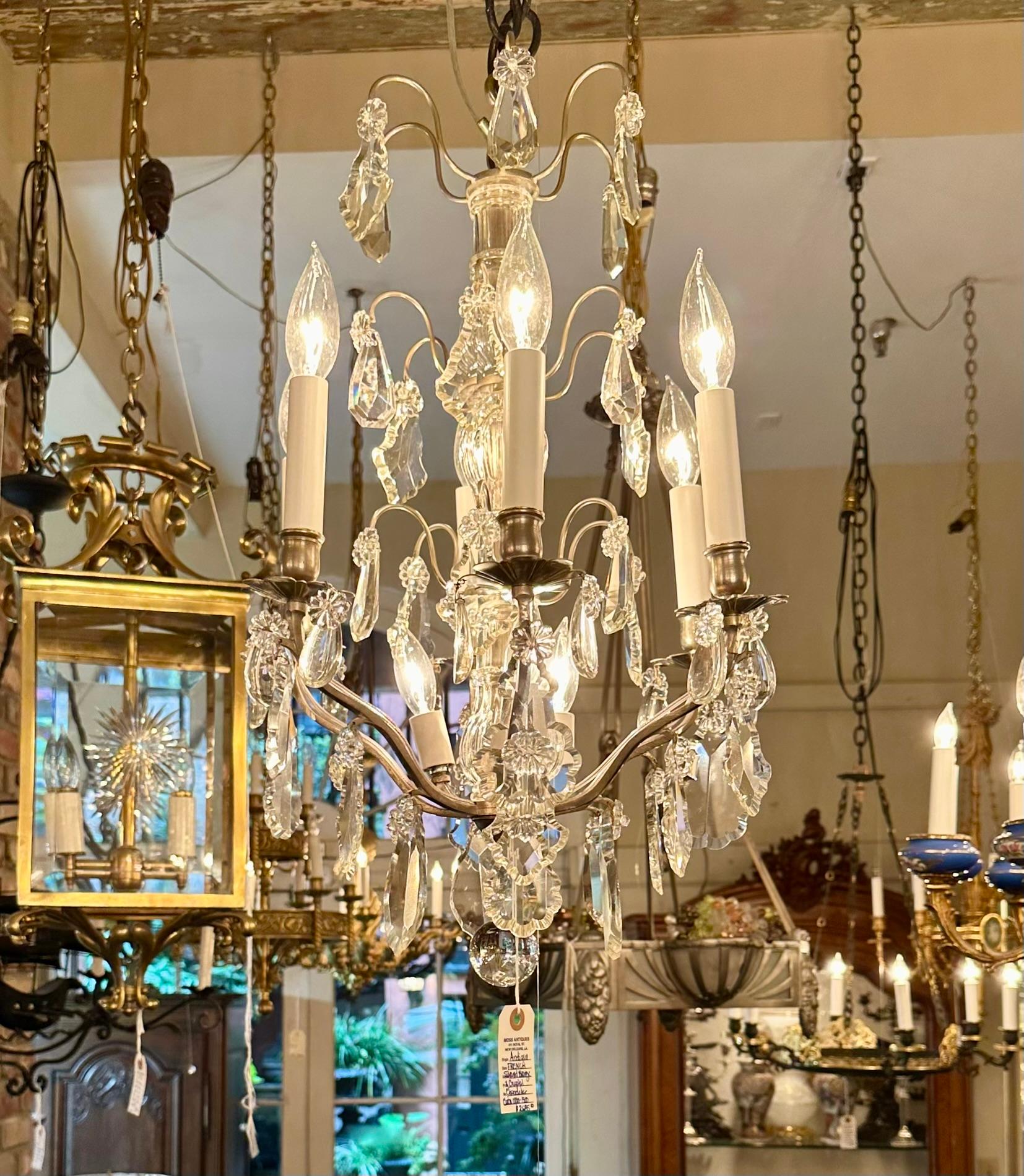 Antico lampadario francese in bronzo argentato e cristallo tagliato, 1880-1900 circa. in vendita 3