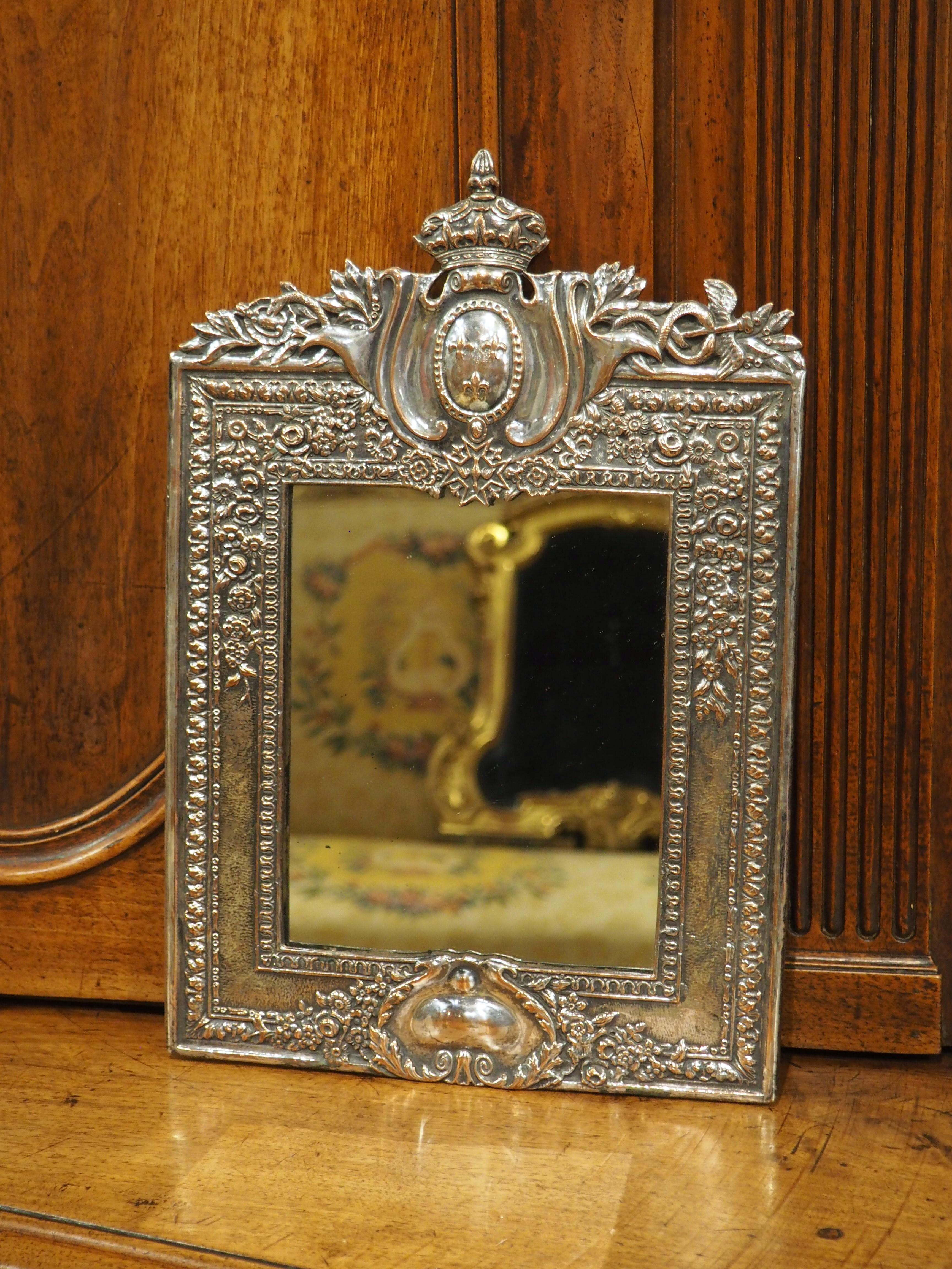 Antique Mirror francese in bronzo argentato con stemma reale, C.C. 1900 in vendita 5