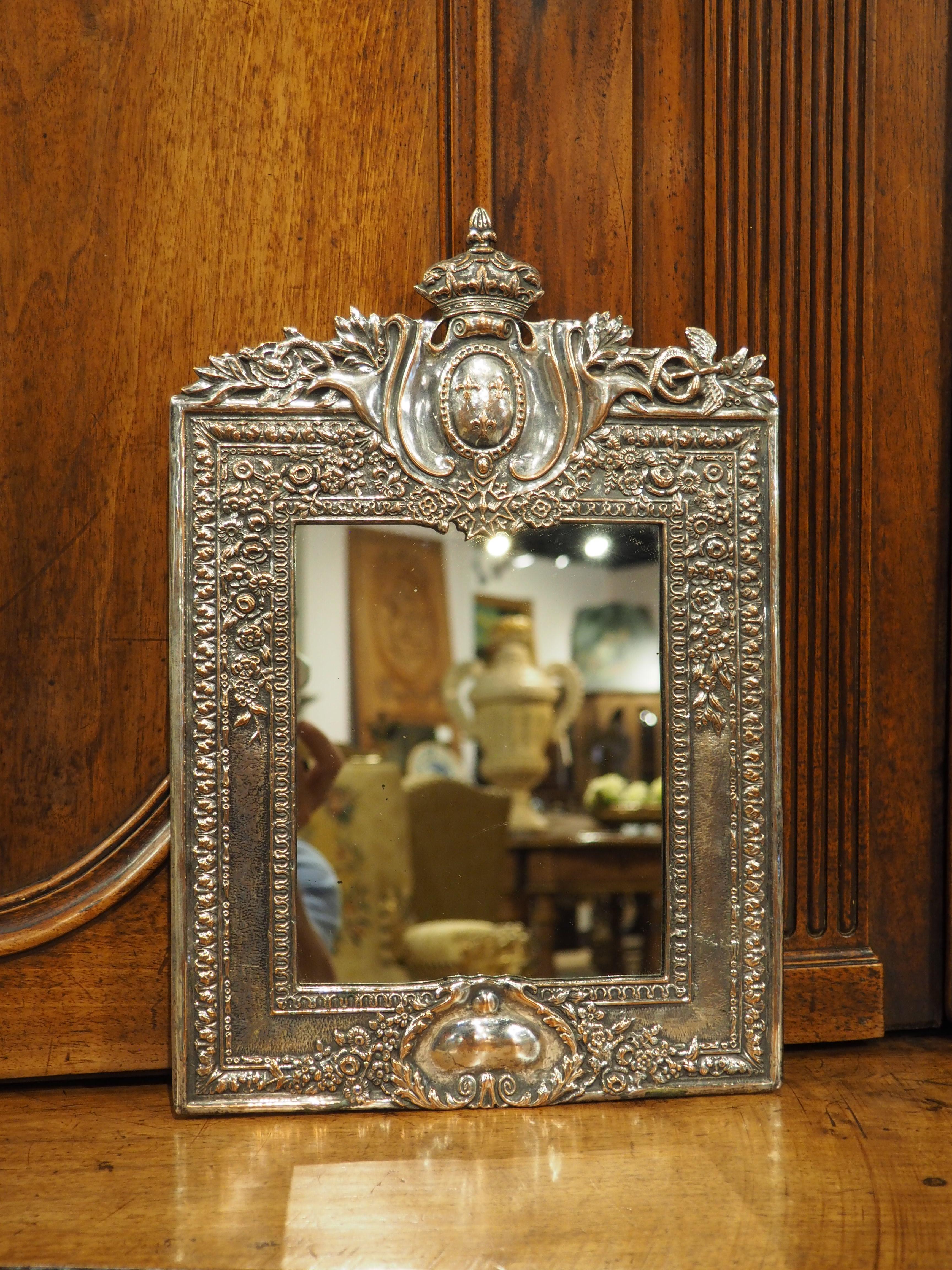 Antique Mirror francese in bronzo argentato con stemma reale, C.C. 1900 in vendita 8