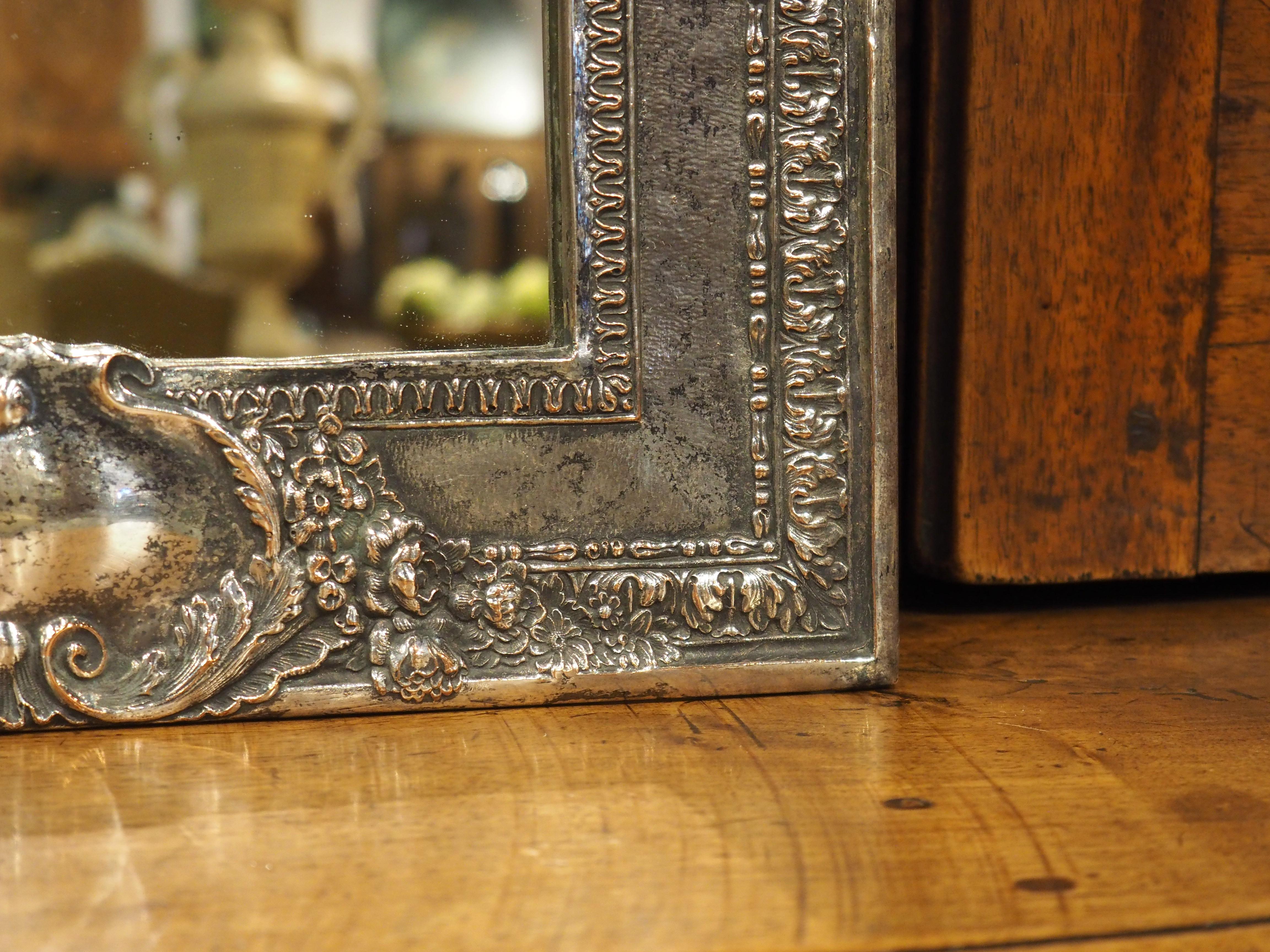 Argentato Antique Mirror francese in bronzo argentato con stemma reale, C.C. 1900 in vendita