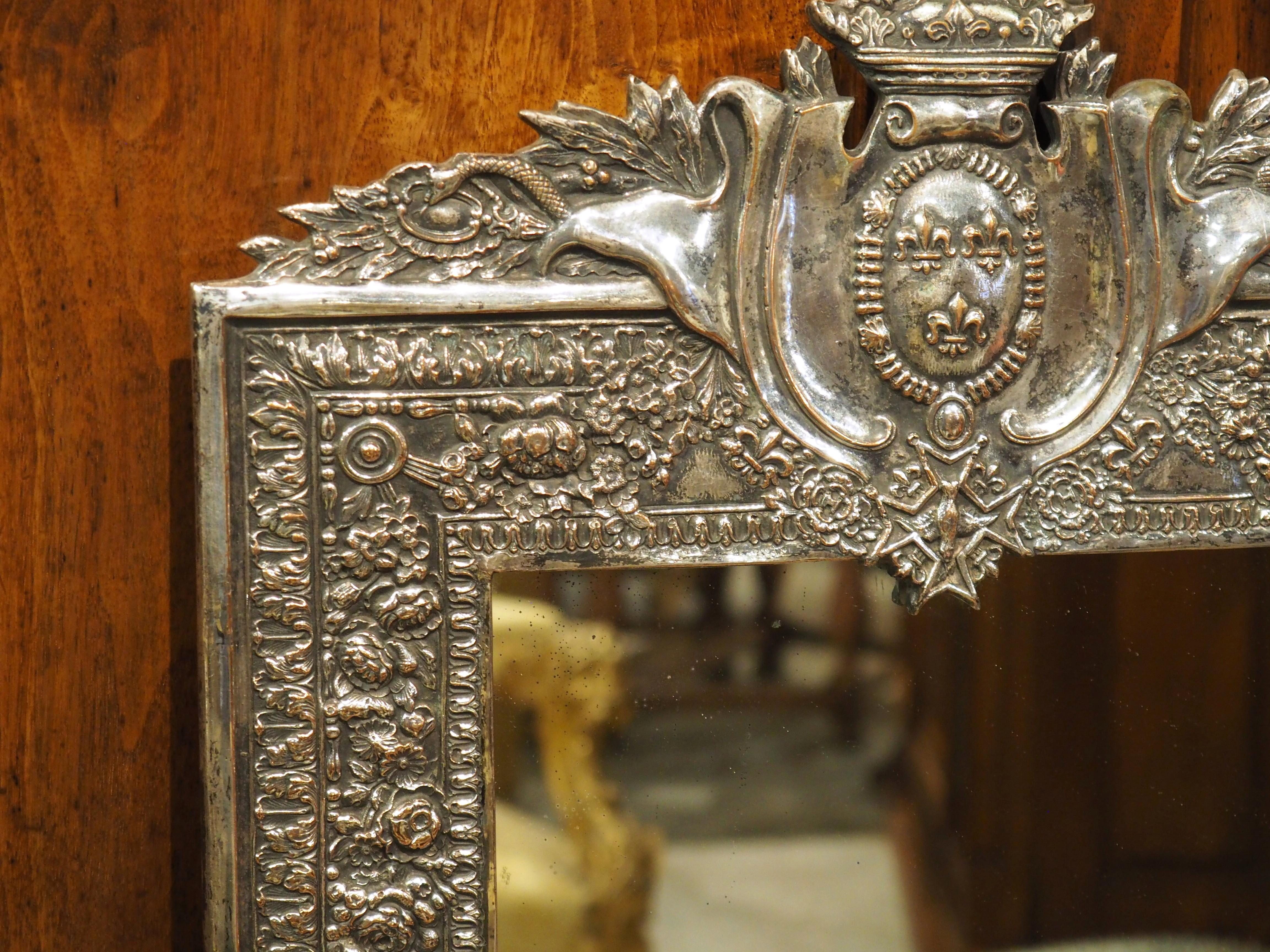 Inizio XX secolo Antique Mirror francese in bronzo argentato con stemma reale, C.C. 1900 in vendita