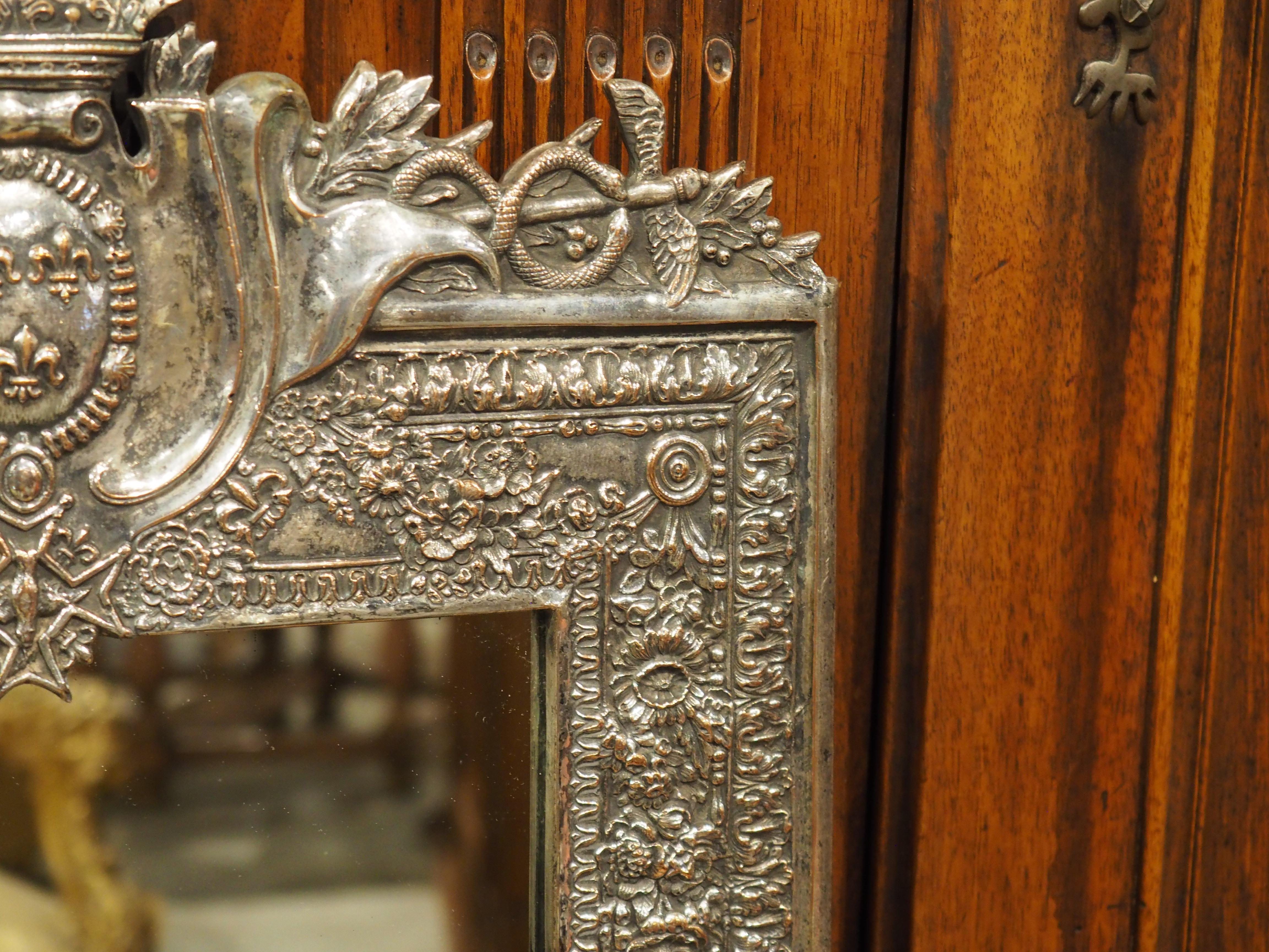 Metallo Antique Mirror francese in bronzo argentato con stemma reale, C.C. 1900 in vendita