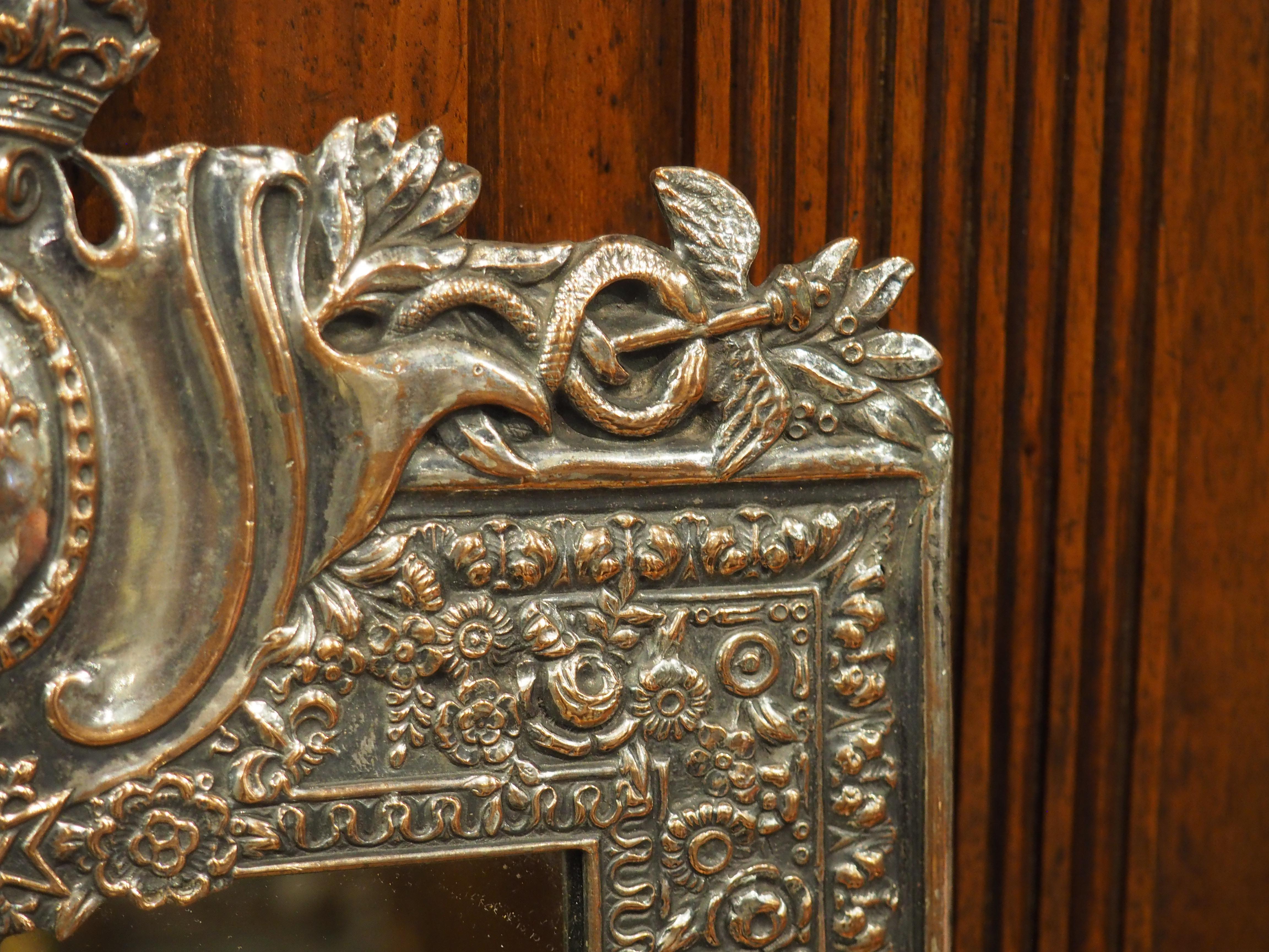 Antique Mirror francese in bronzo argentato con stemma reale, C.C. 1900 in vendita 1