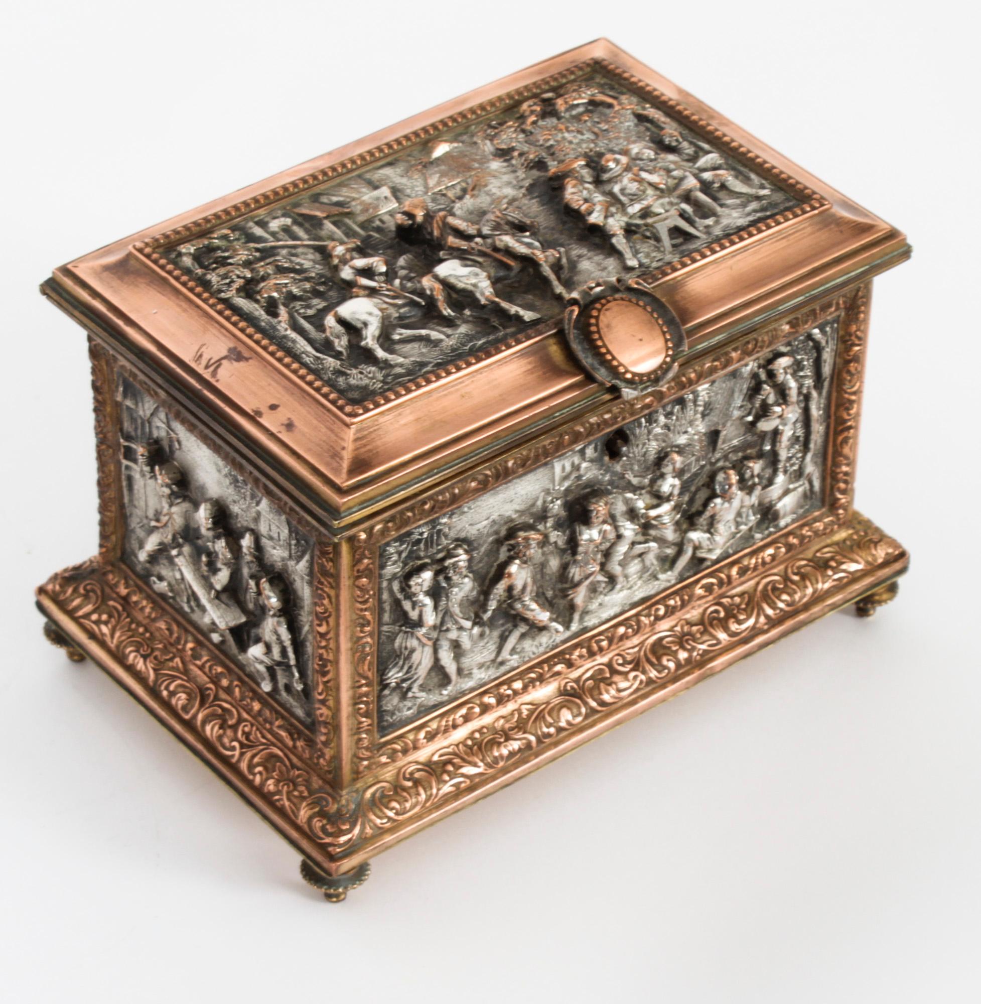 Boîte à bijoux française ancienne et dorée AB Paris 19ème siècle en vente 12