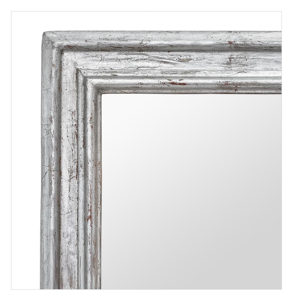 Doré Antique Miroir mural français en bois argenté patiné, circa 1940 en vente