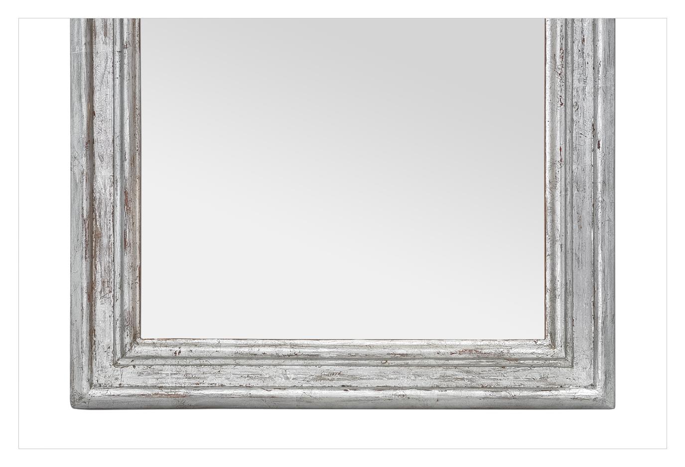 Antique Miroir mural français en bois argenté patiné, circa 1940 Bon état - En vente à Paris, FR