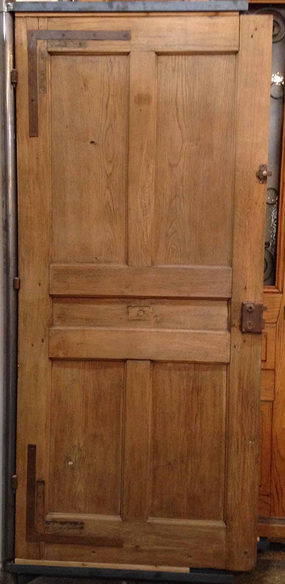 Antique French single door

Origin: France

circa 1860

Measurements: 39