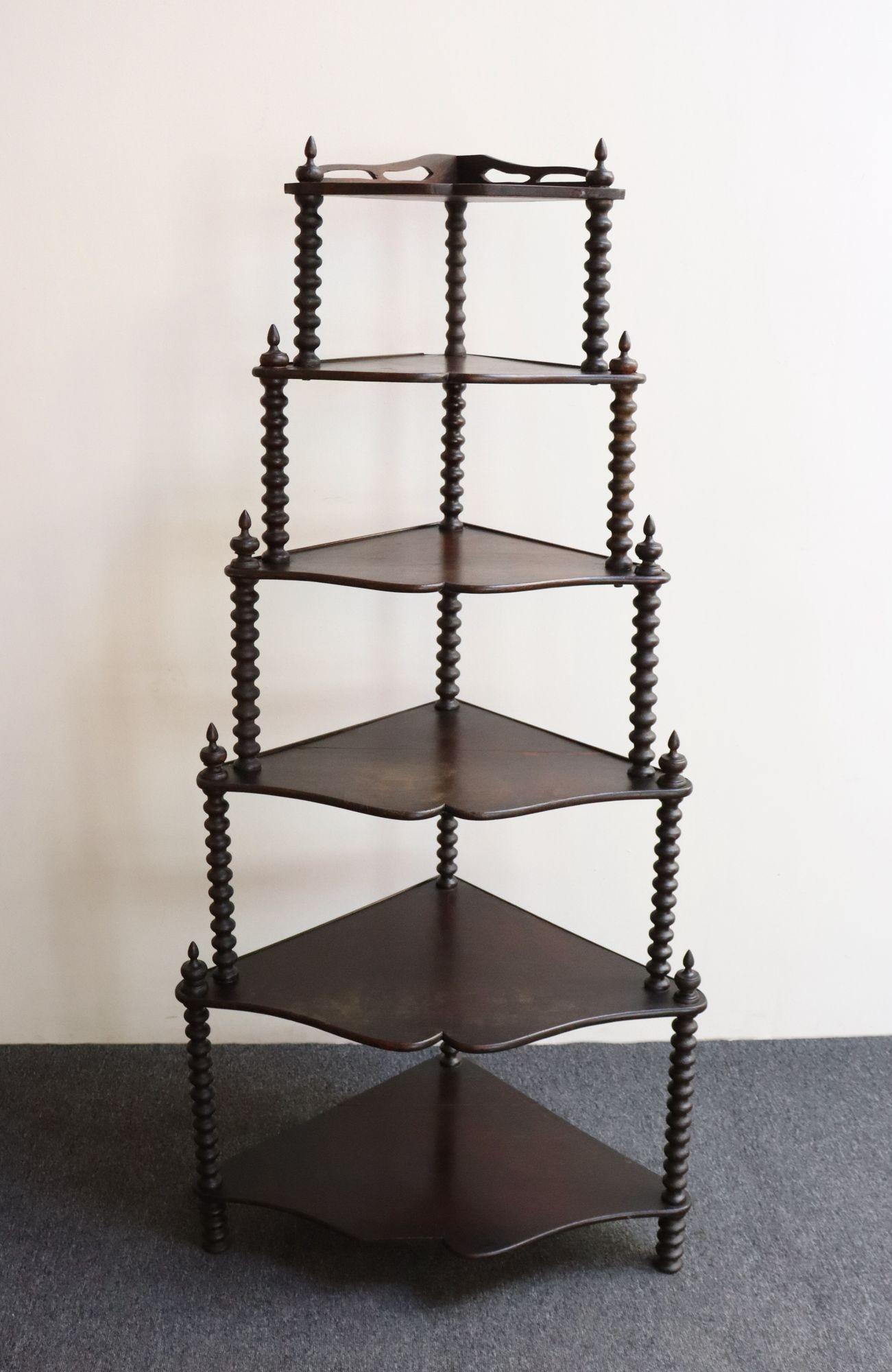 Antique French Six-Tier Acajou teinté Spool Form Etagere / Etagère d'angle État moyen - En vente à Brooklyn, NY