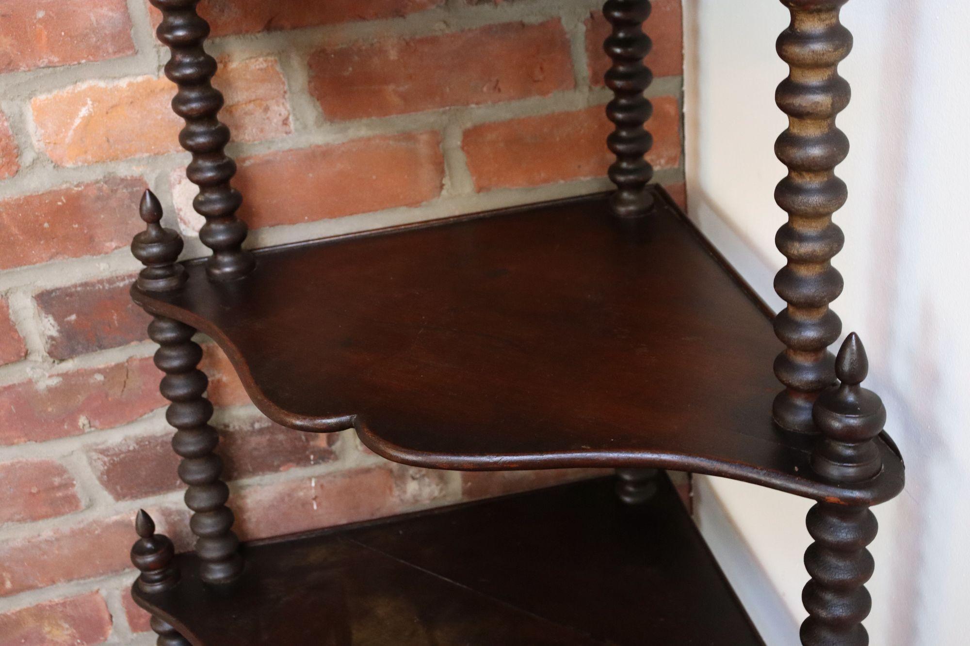 Antique French Six-Tier Acajou teinté Spool Form Etagere / Etagère d'angle en vente 1