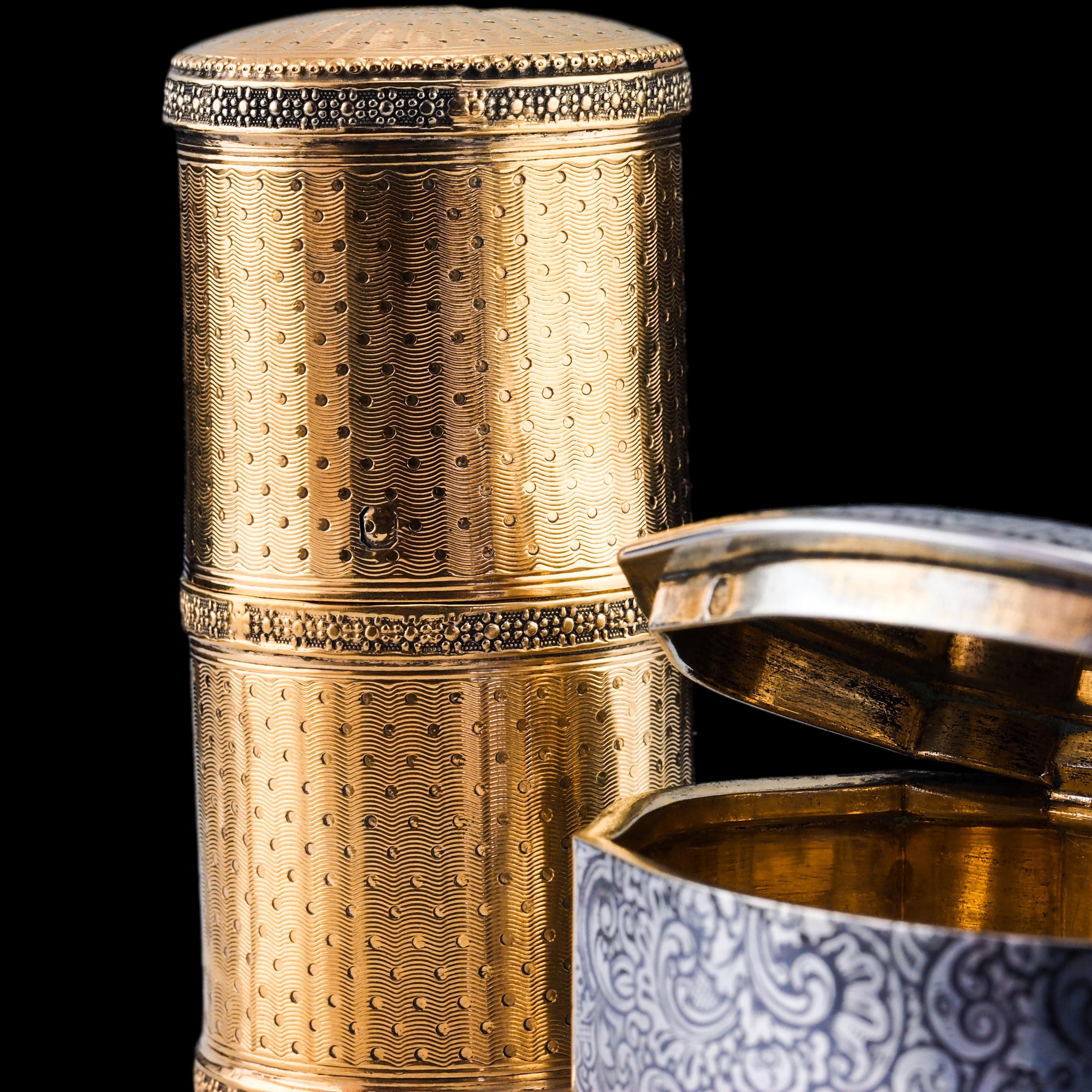 Antique French Solid Silver Gilt Box Cylindrical Etui, Engine Turned Guilloche D For Sale 8