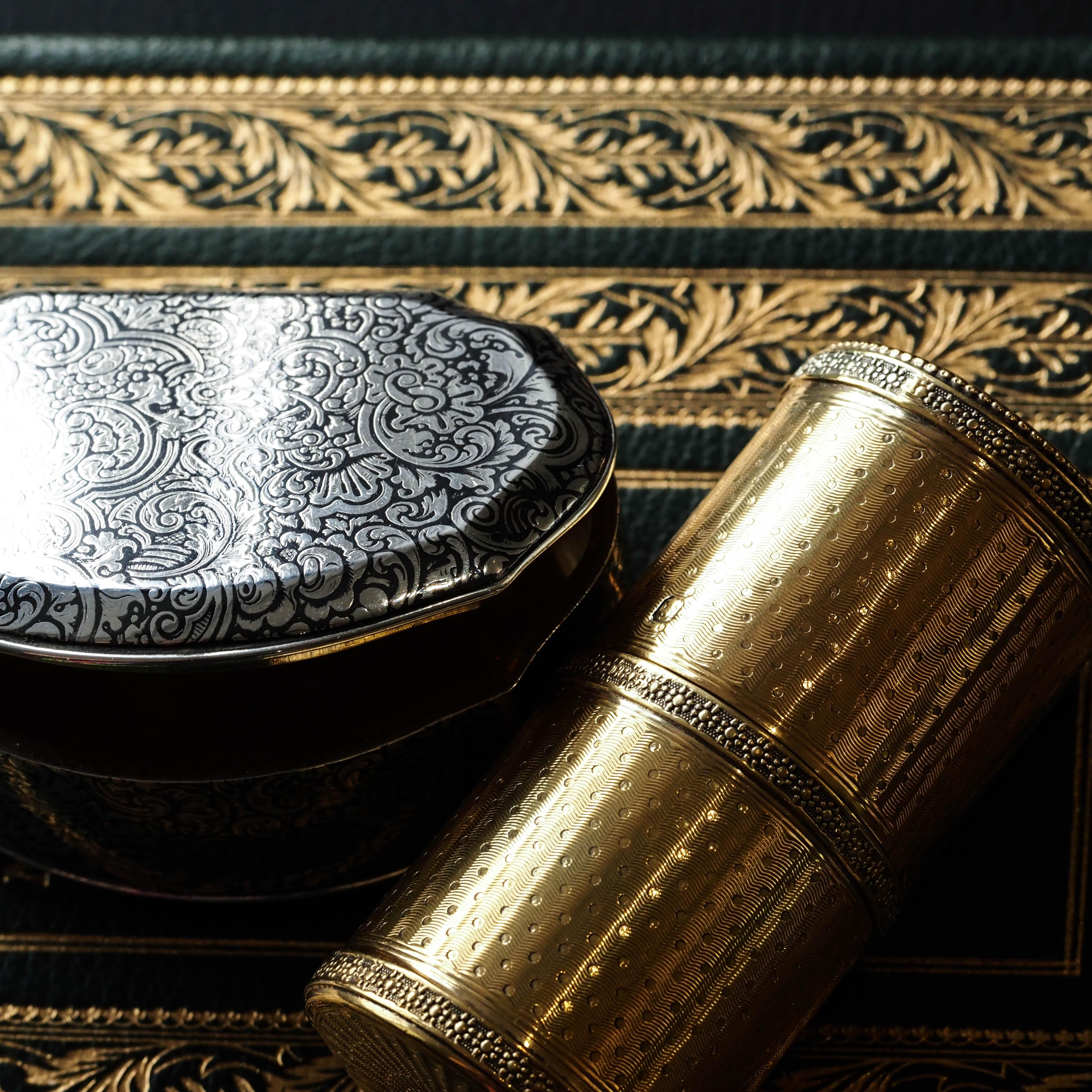 Antique French Solid Silver Gilt Box Cylindrical Etui, Engine Turned Guilloche D For Sale 2