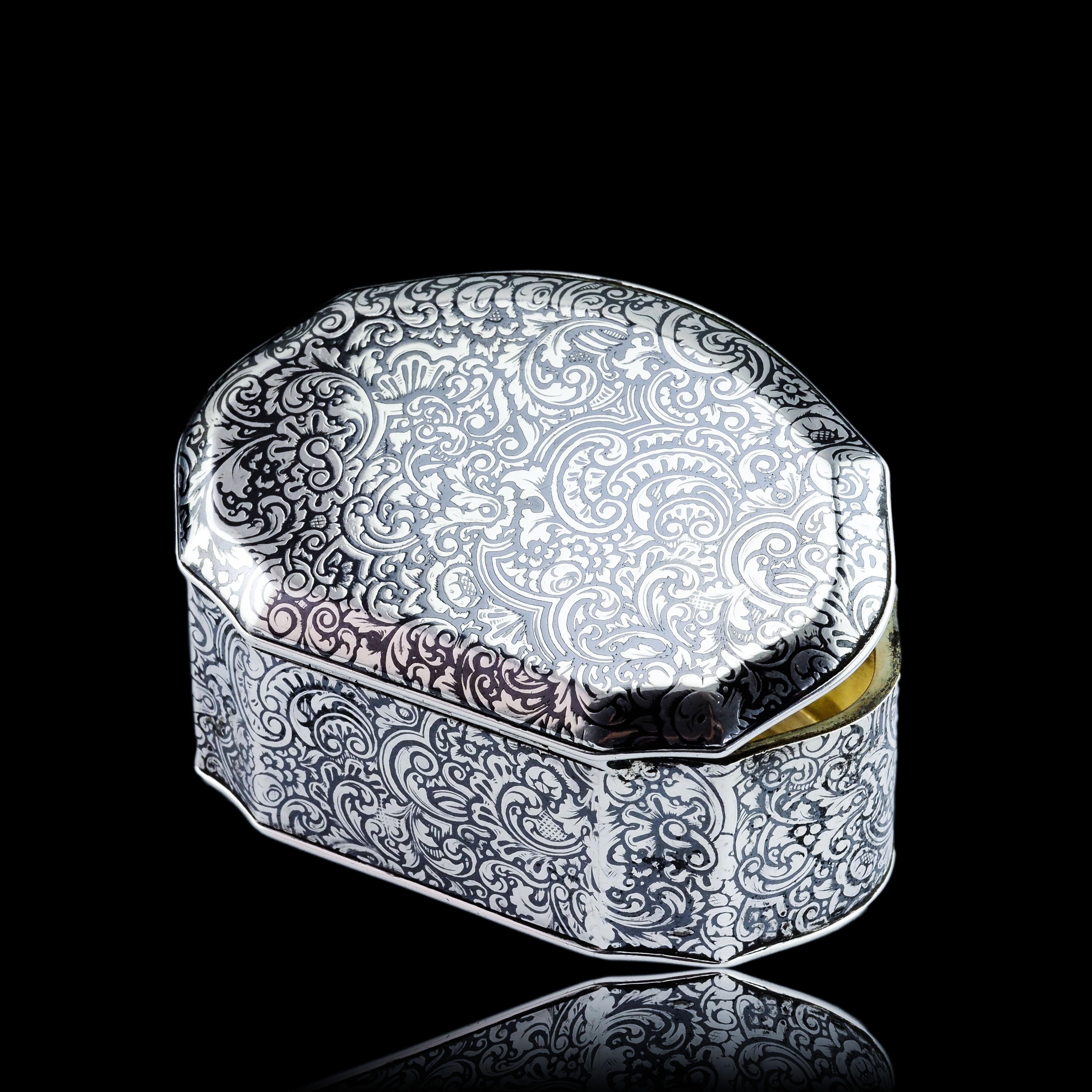 Antique French Solid Silver Niello Table Snuff Box - c.1880 For Sale 8