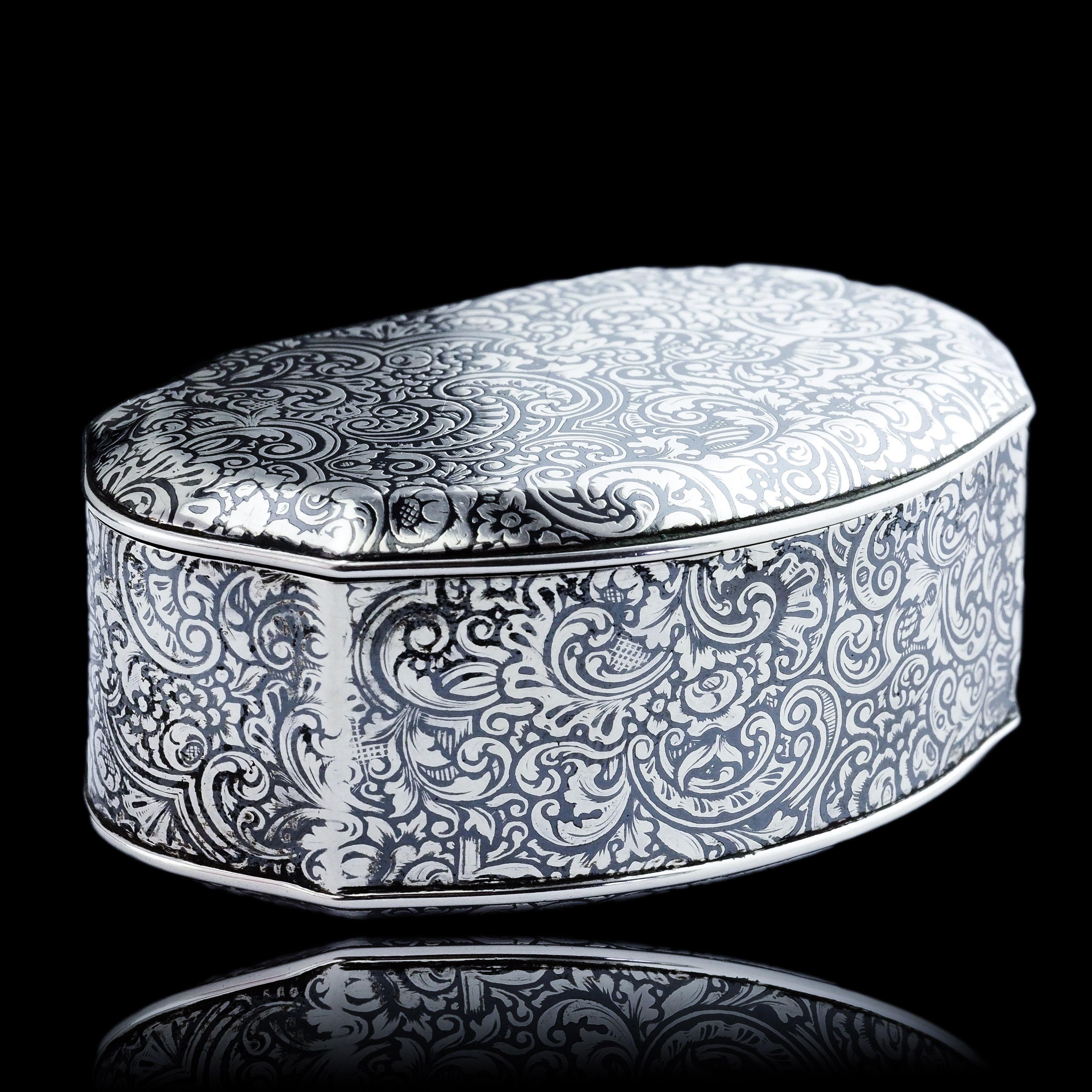 Antique French Solid Silver Niello Table Snuff Box - c.1880 For Sale 10