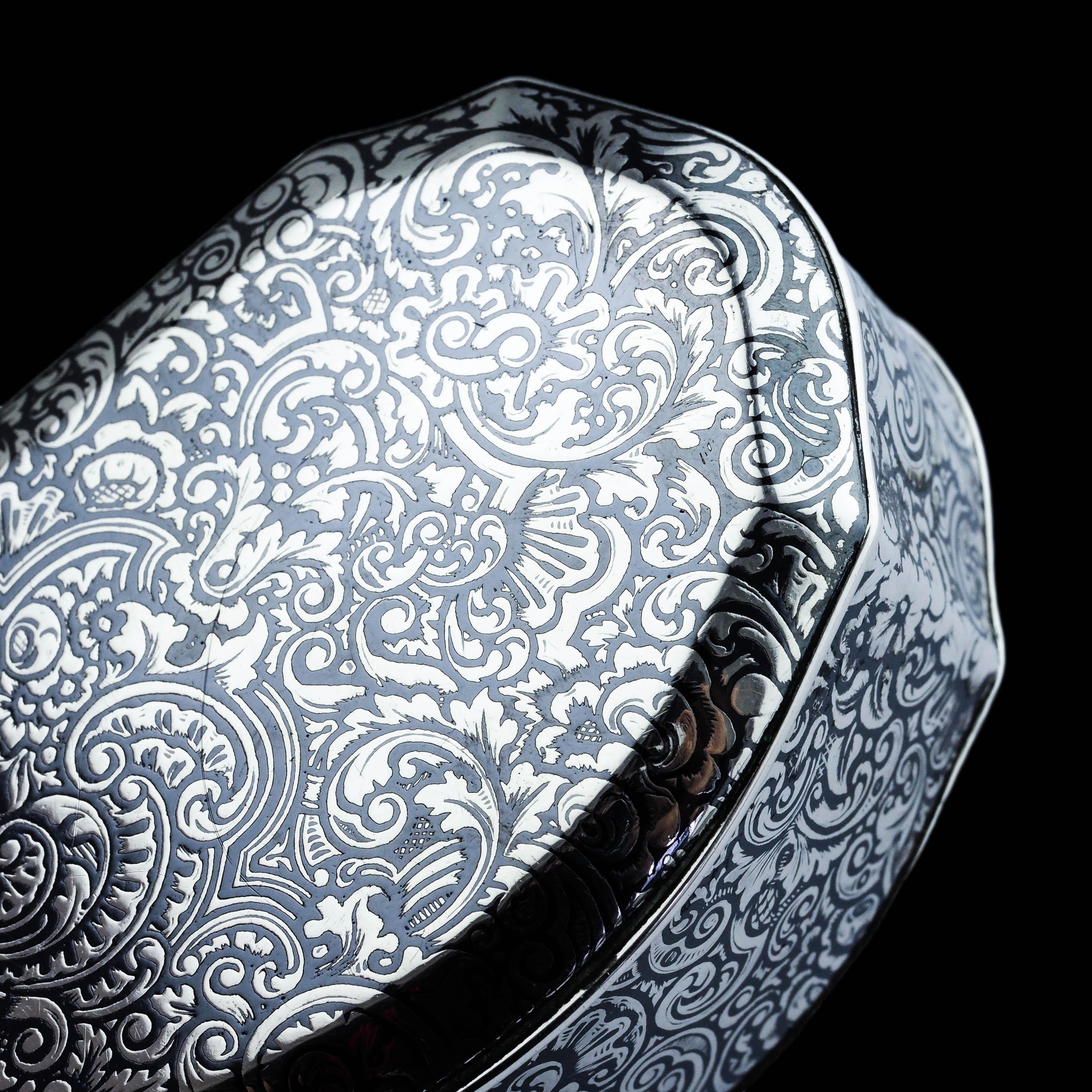 Antique French Solid Silver Niello Table Snuff Box - c.1880 For Sale 12