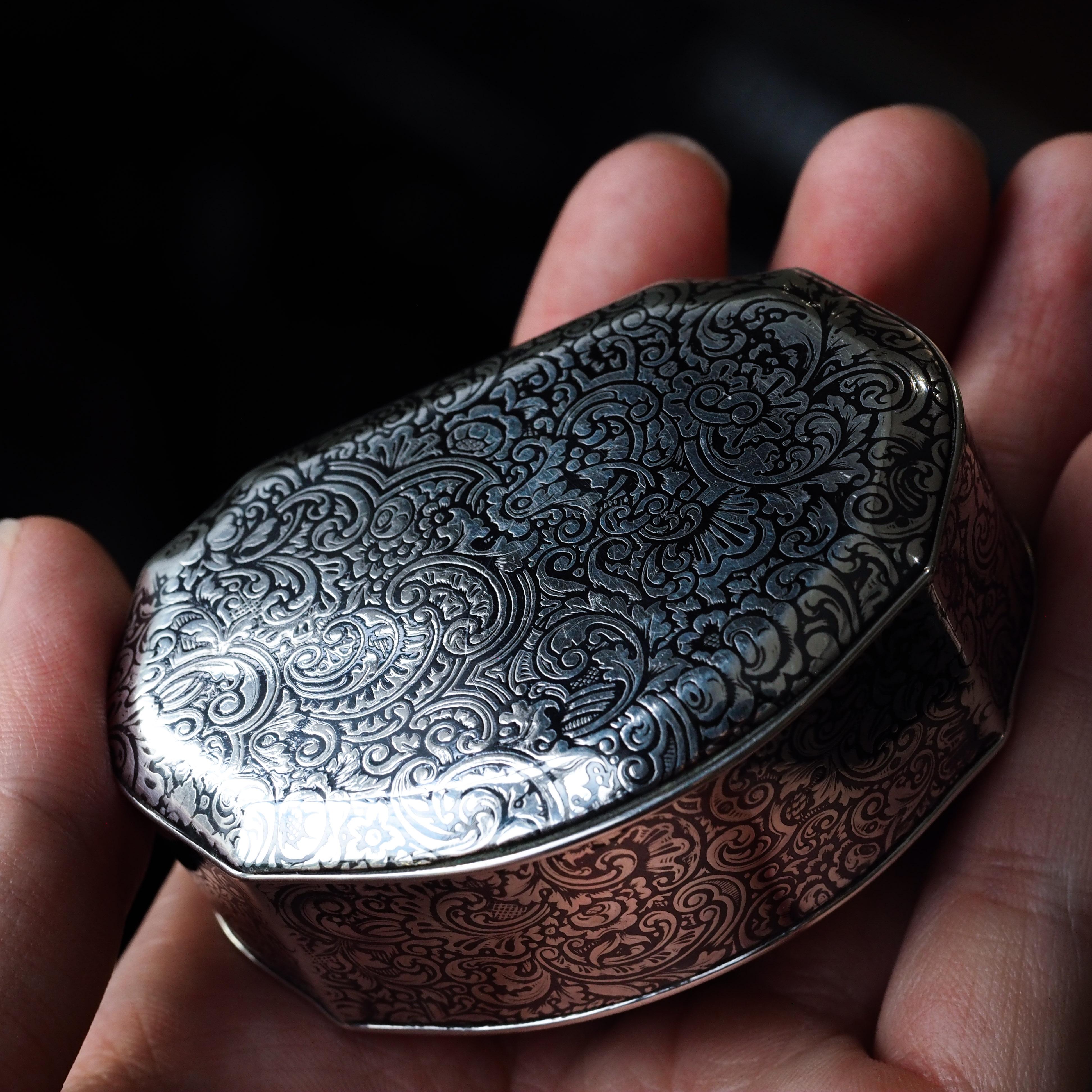 Antique French Solid Silver Niello Table Snuff Box - c.1880 For Sale 4