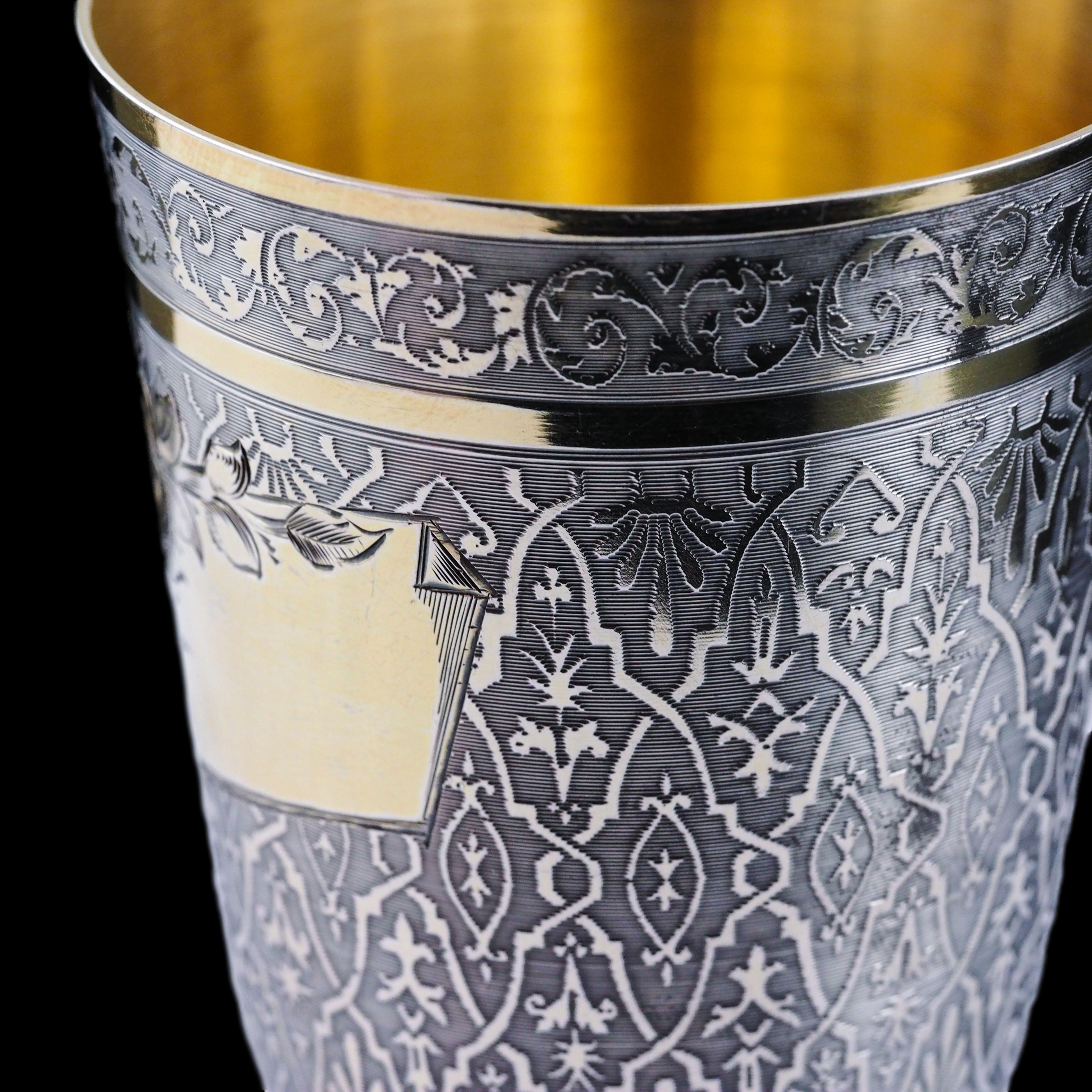 Antique French Solid Silver Parcel Gilt Beaker Cup Engine Turned Engraved 19th c en venta 6
