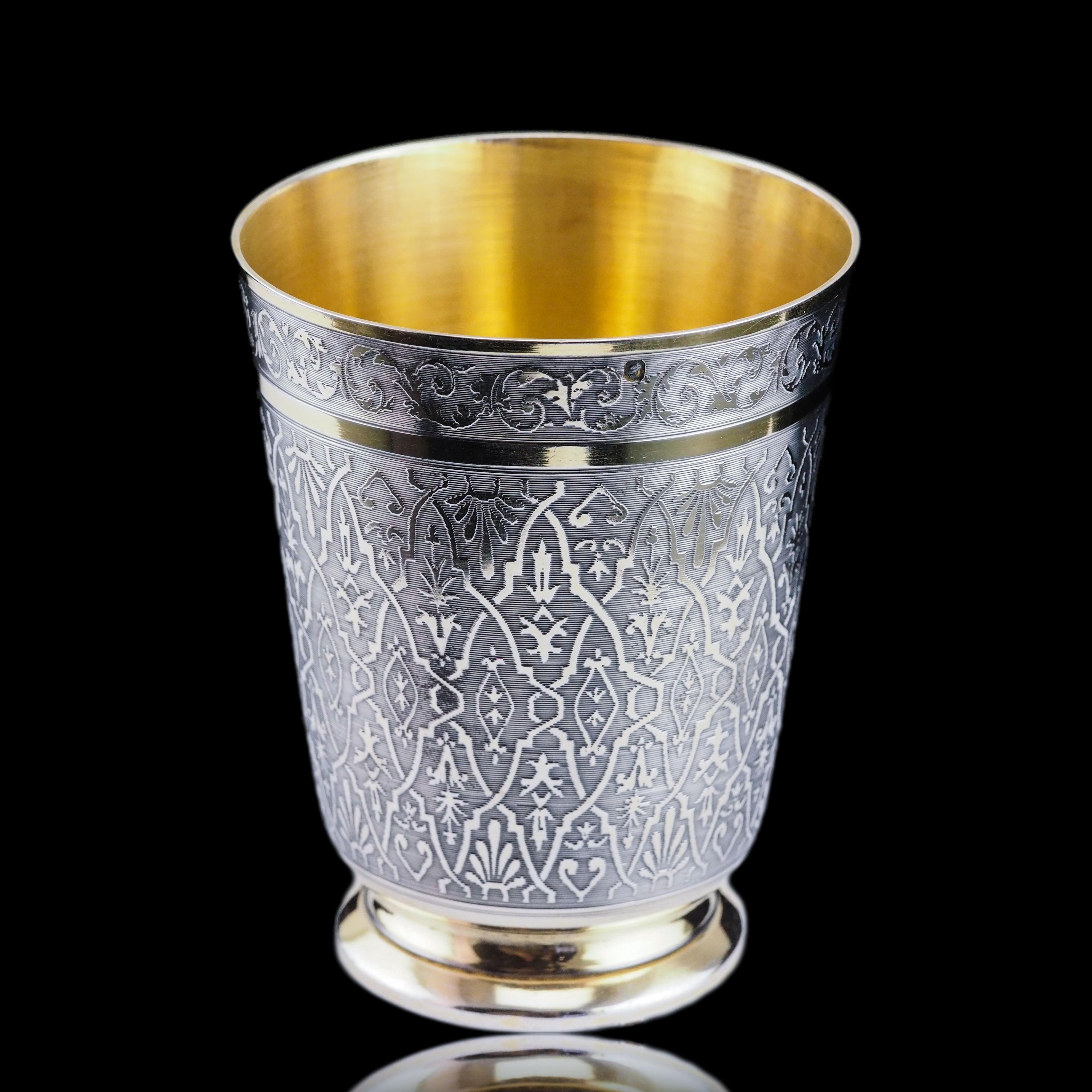 Antique French Solid Silver Parcel Gilt Beaker Cup Engine Turned Engraved 19th c en venta 8
