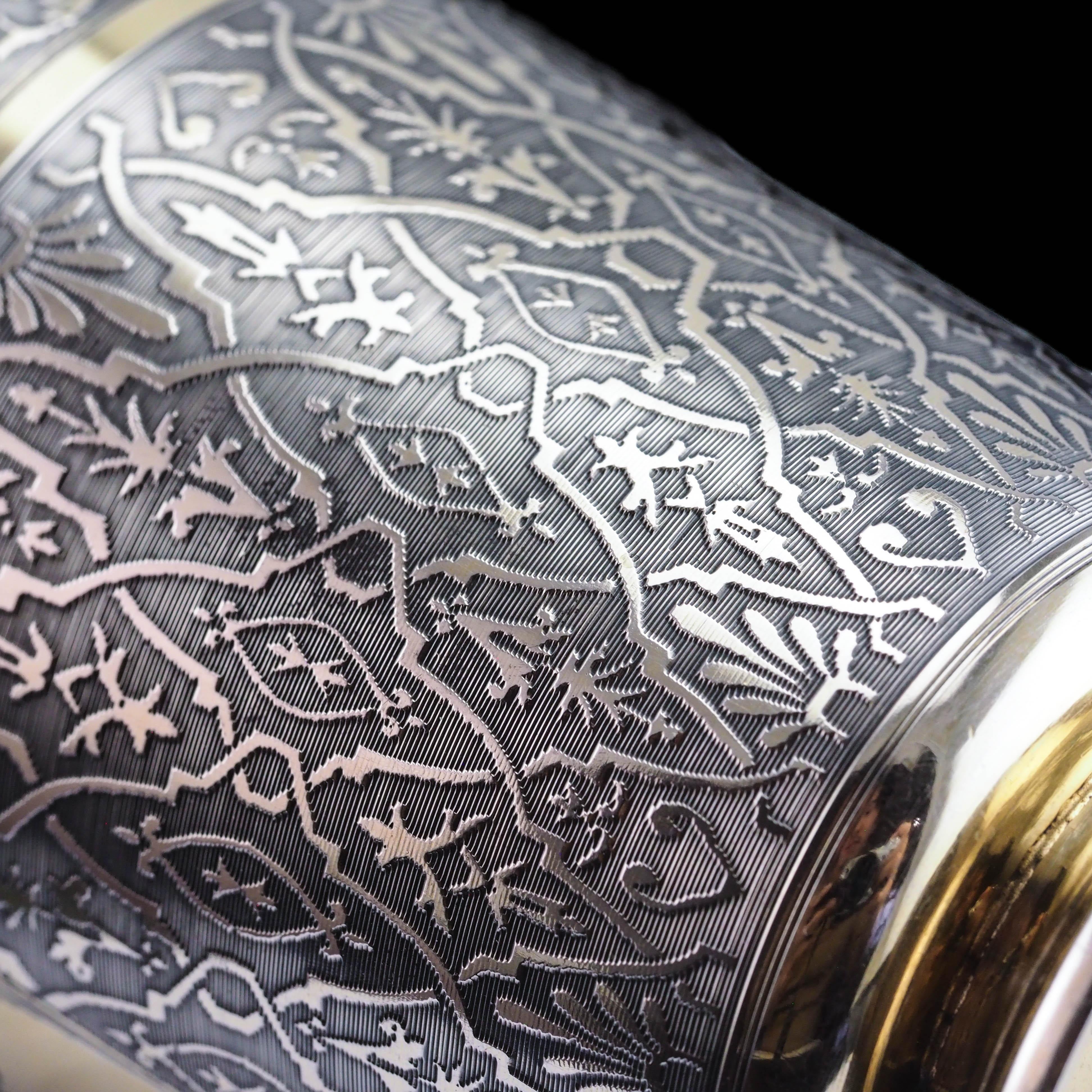 Antique French Solid Silver Parcel Gilt Beaker Cup Engine Turned Engraved 19th c en venta 9