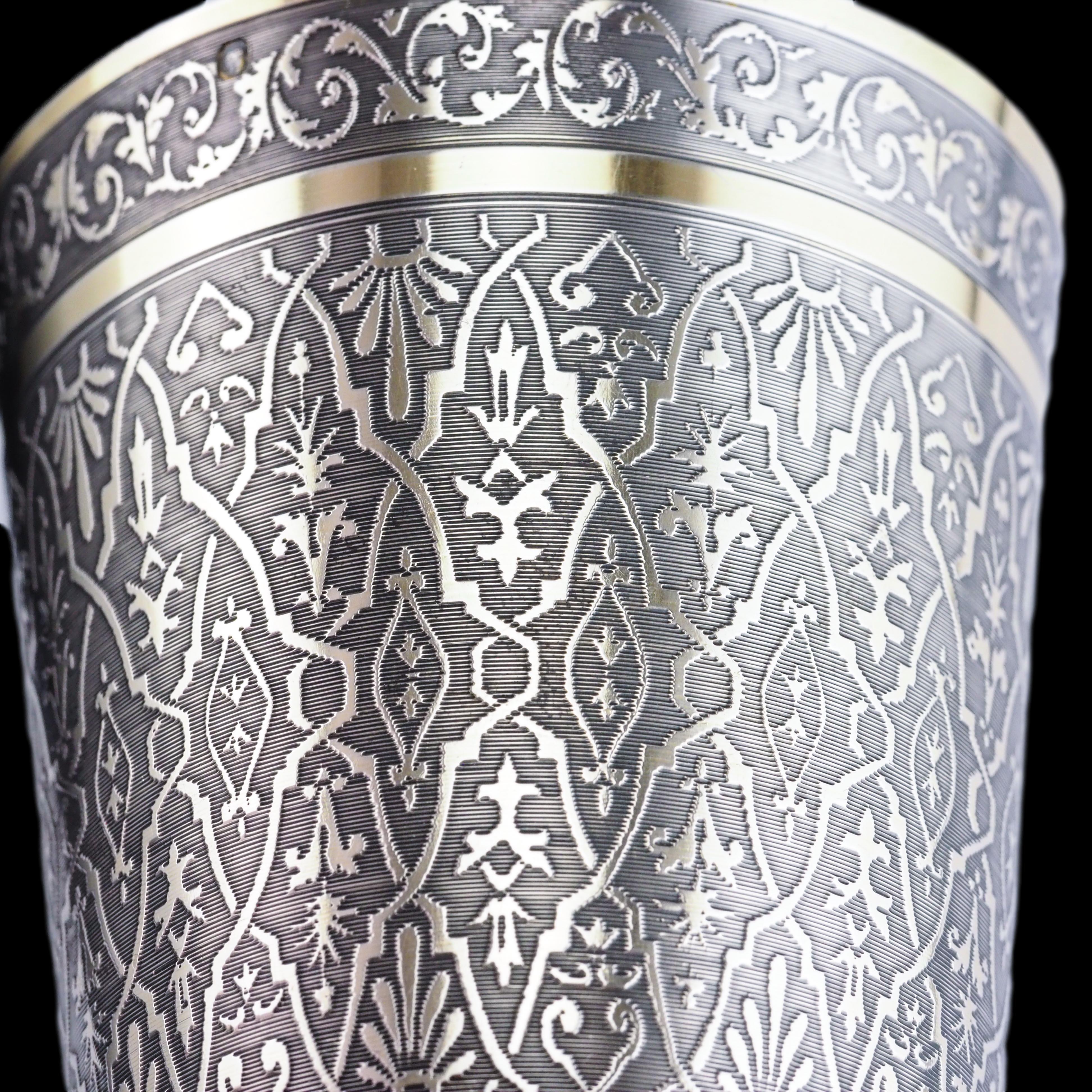 Antique French Solid Silver Parcel Gilt Beaker Cup Engine Turned Engraved 19th c en venta 13