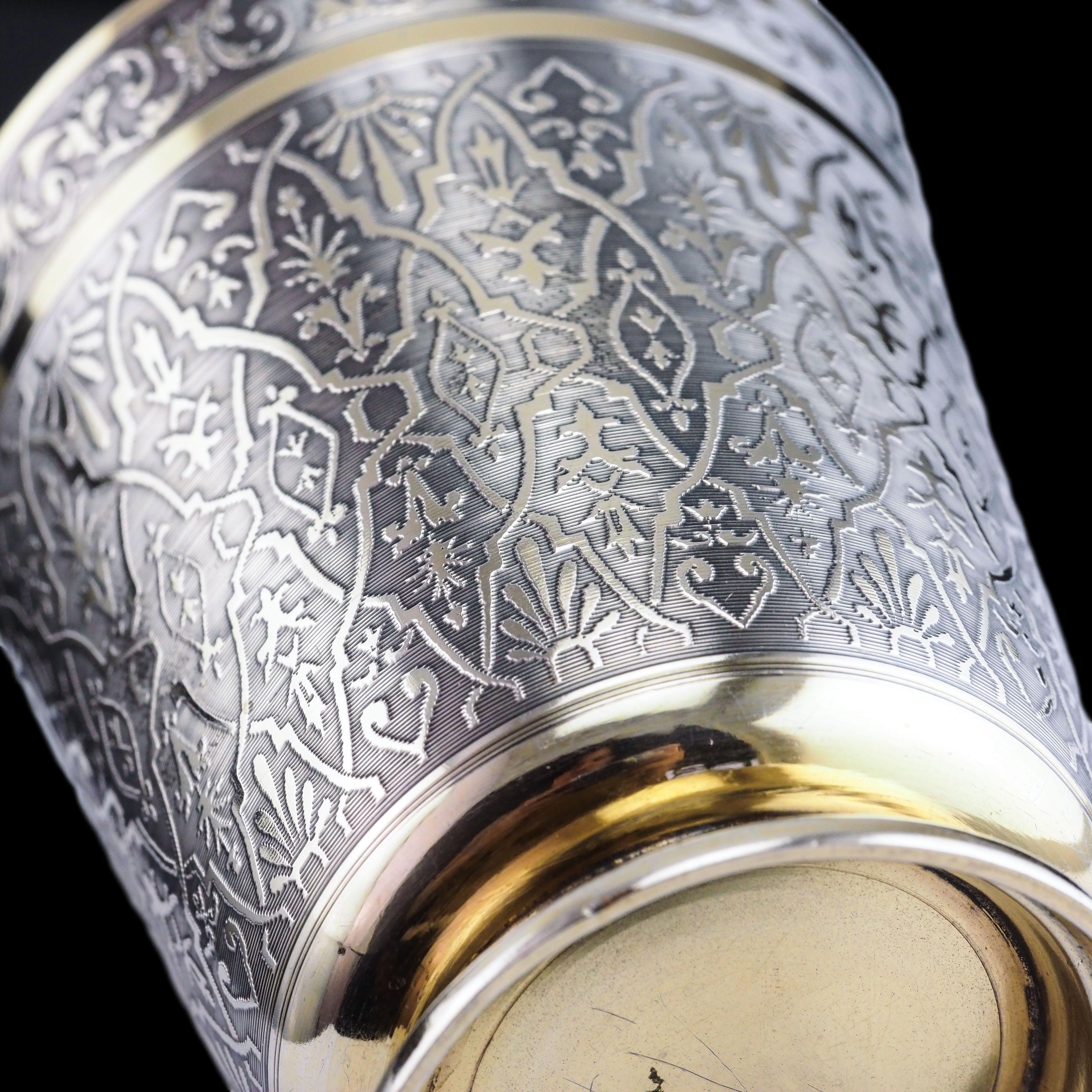 Antique French Solid Silver Parcel Gilt Beaker Cup Engine Turned Engraved 19th c en venta 14