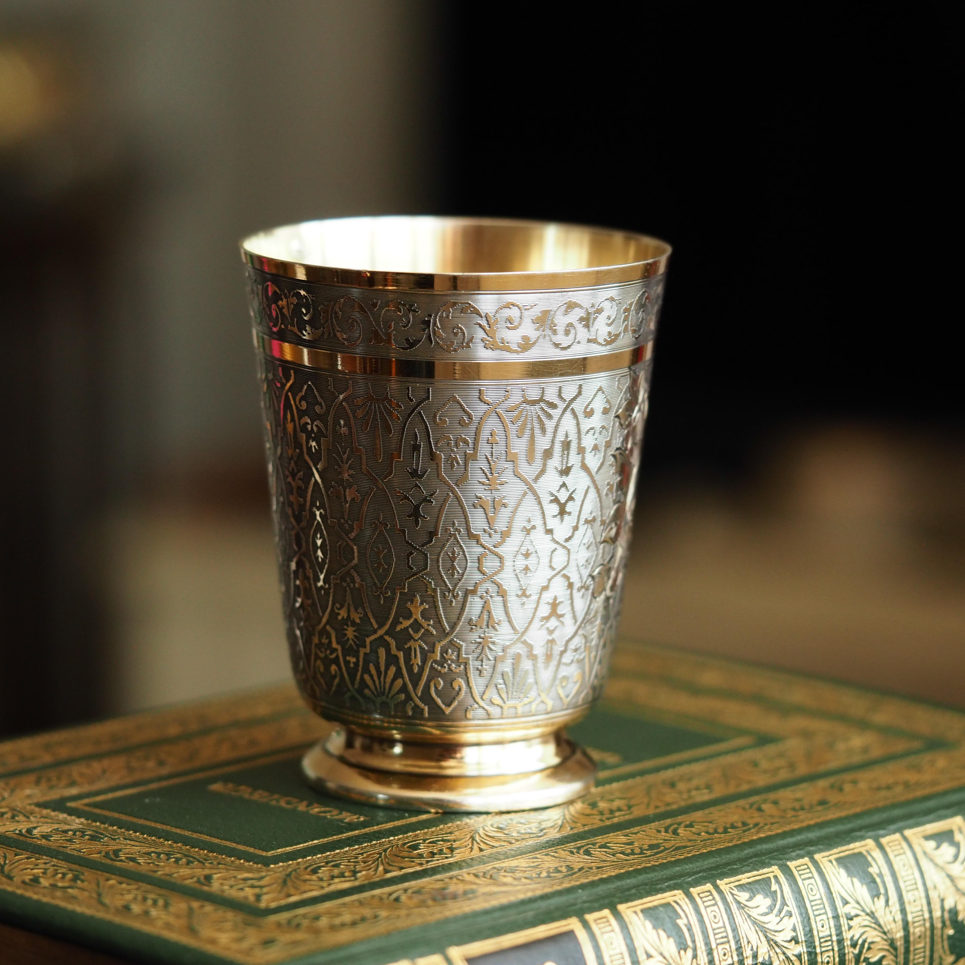 We are delighted to offer this fine antique solid silver beaker made in France in the late 19th century.

The beaker features a wonderfully ornate and impressive design of interweaving motifs, created by a spectacular engine-turned work.