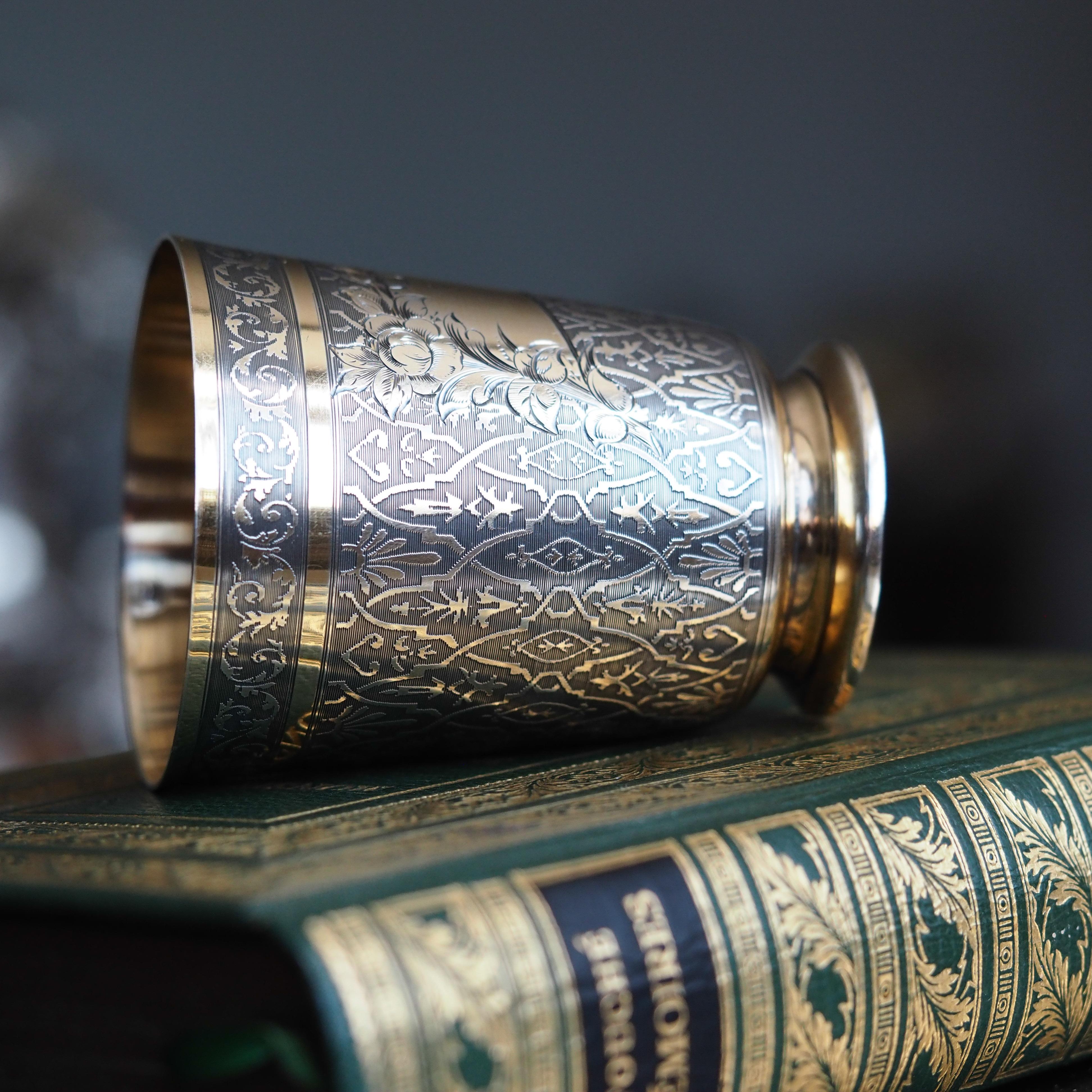 Antique French Solid Silver Parcel Gilt Beaker Cup Engine Turned Engraved 19th c en Bueno estado para la venta en London, GB