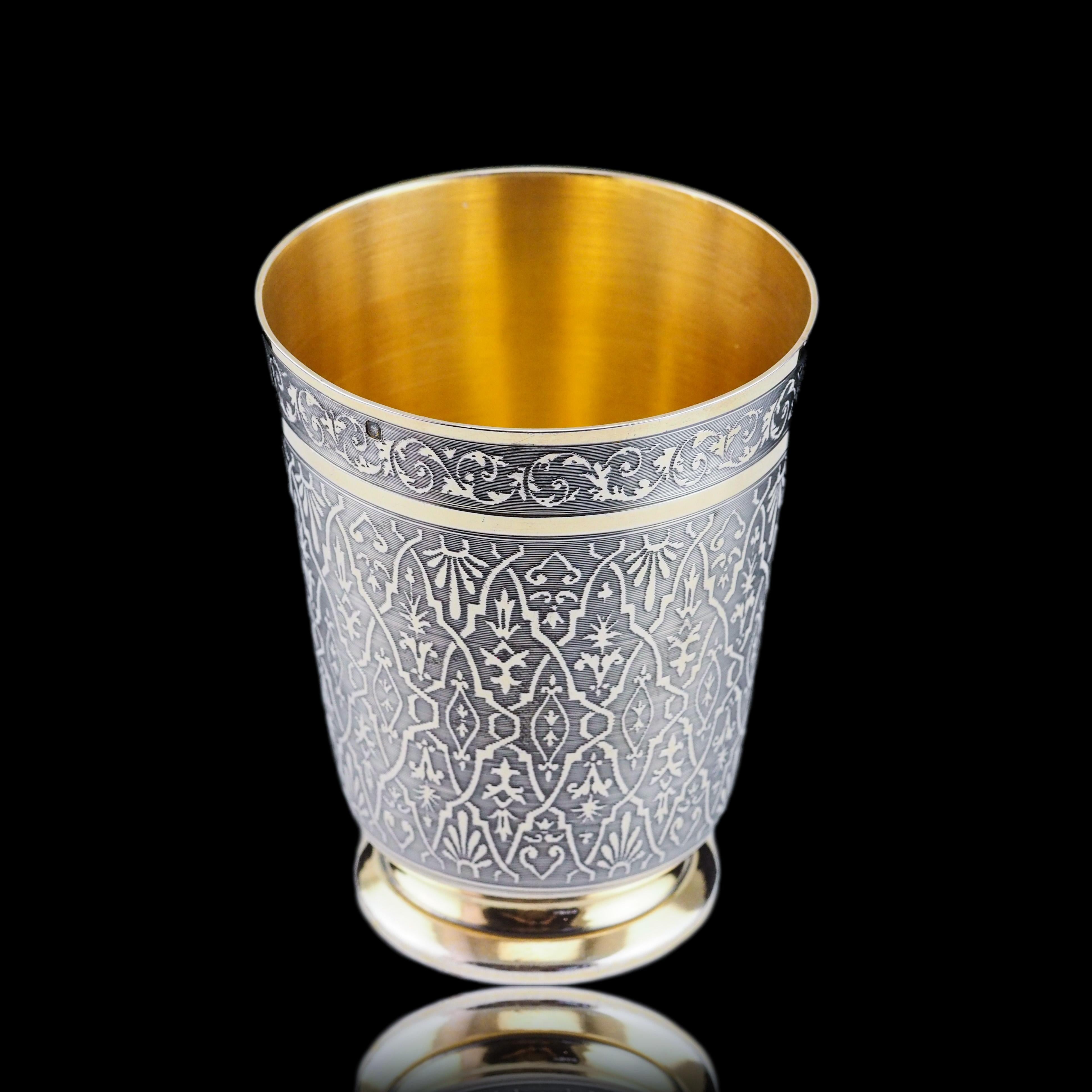 Antique French Solid Silver Parcel Gilt Beaker Cup Engine Turned Engraved 19th c en venta 2