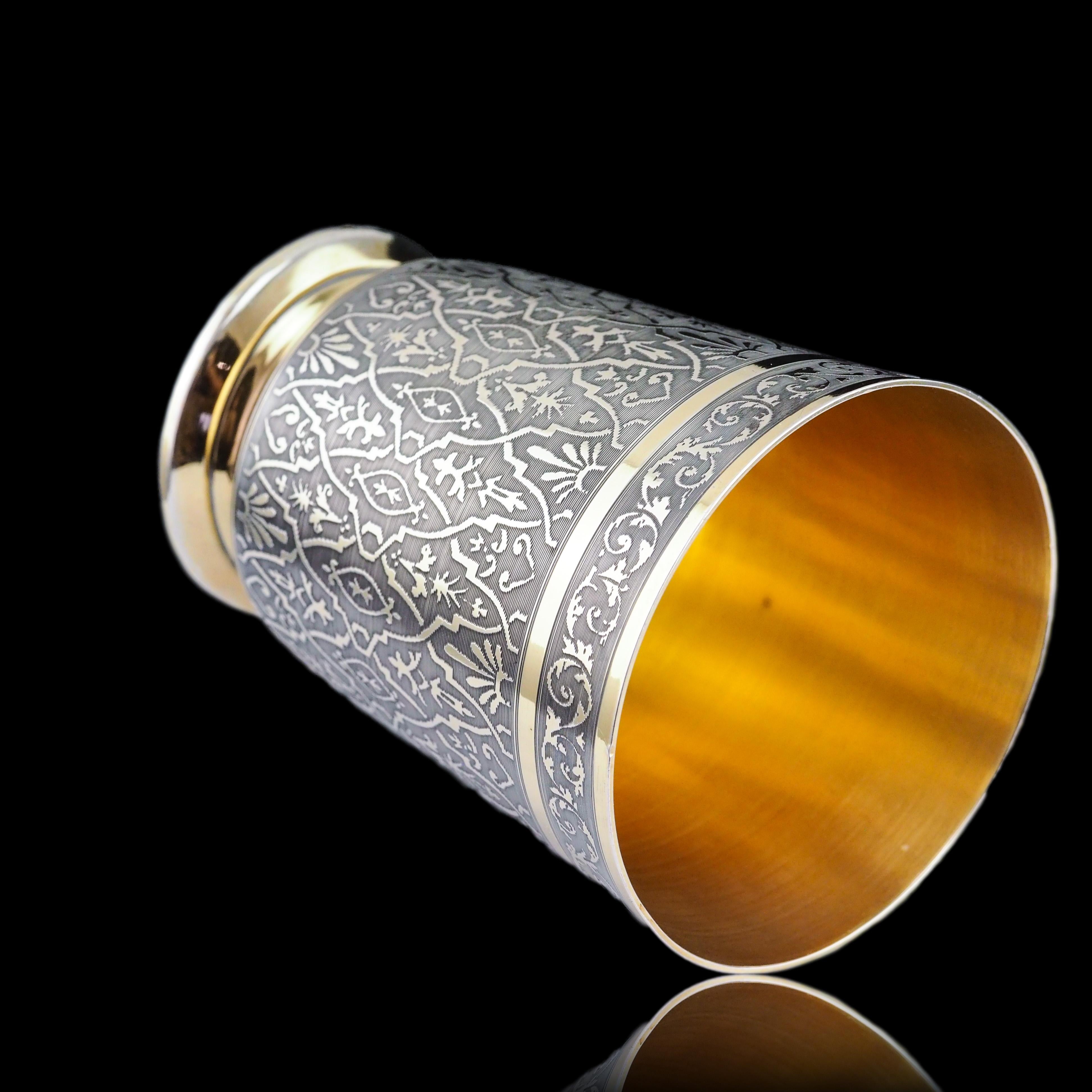 Antique French Solid Silver Parcel Gilt Beaker Cup Engine Turned Engraved 19th c en venta 4