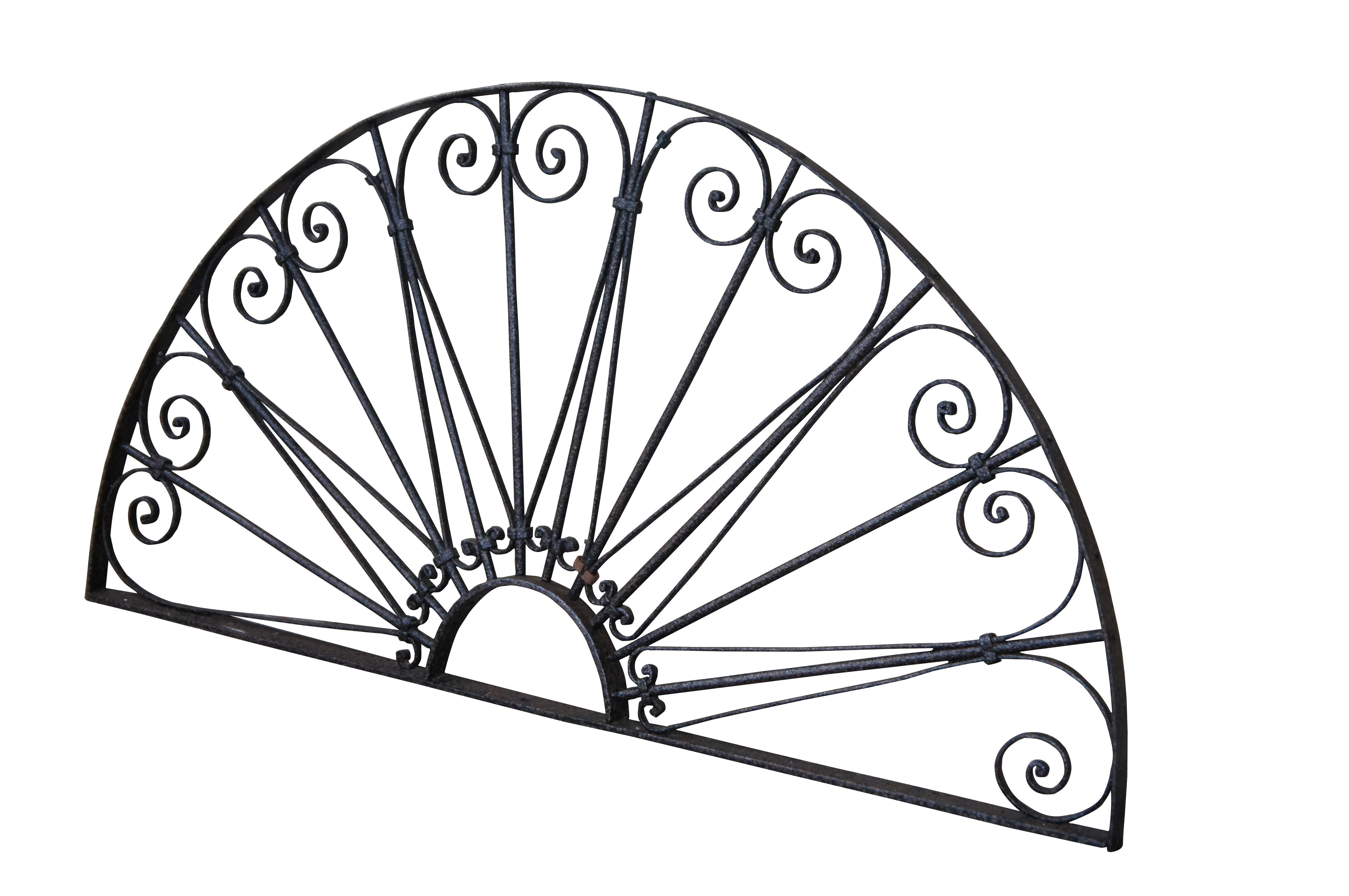 Coloniale spagnolo Antique French Spanish Wrought Iron Arched Architectural Palladium Transom 59