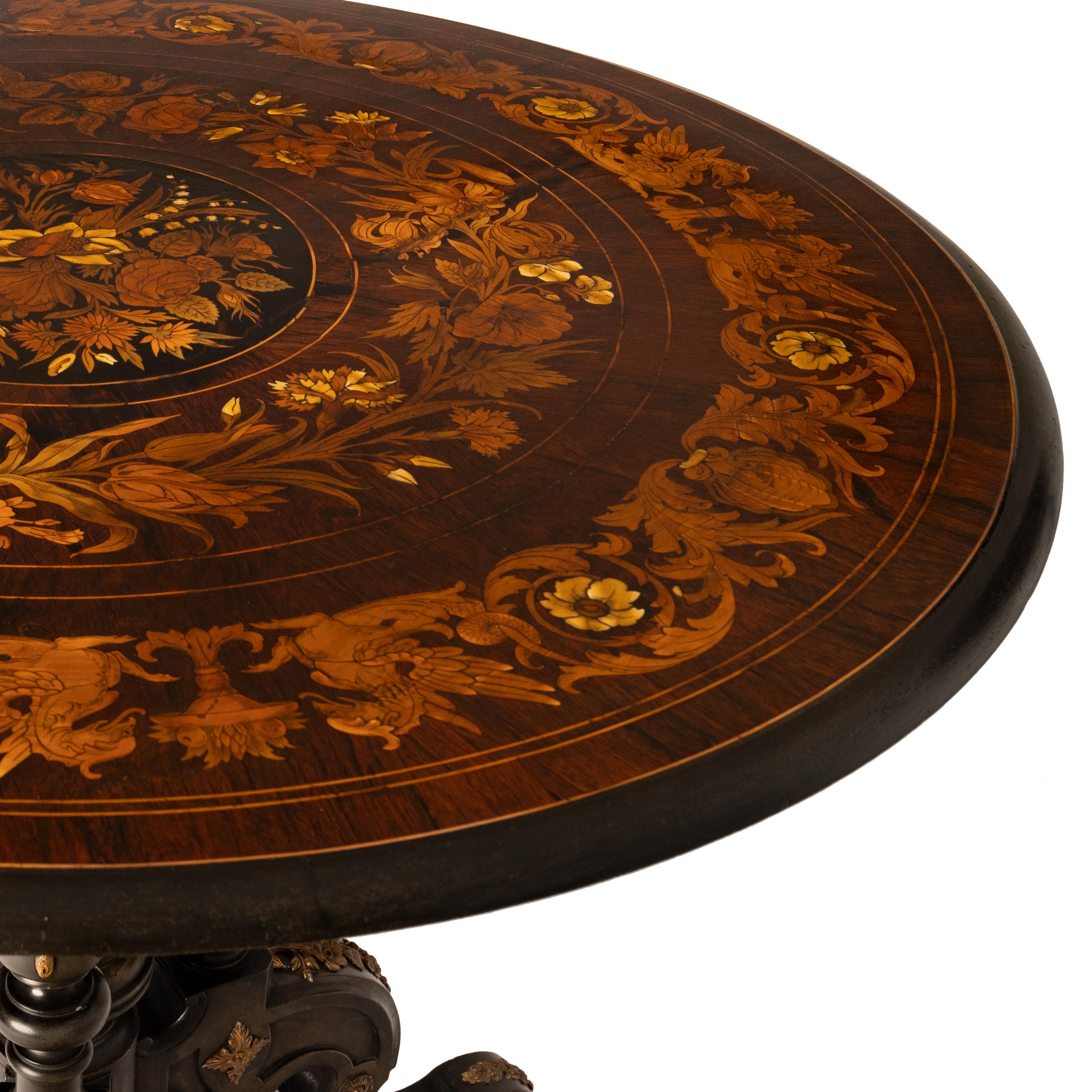 Antiker französischer Louis XV.-Tisch mit runder Klappplatte aus Holz mit Intarsien aus Goldbronze, 1870 im Angebot 5
