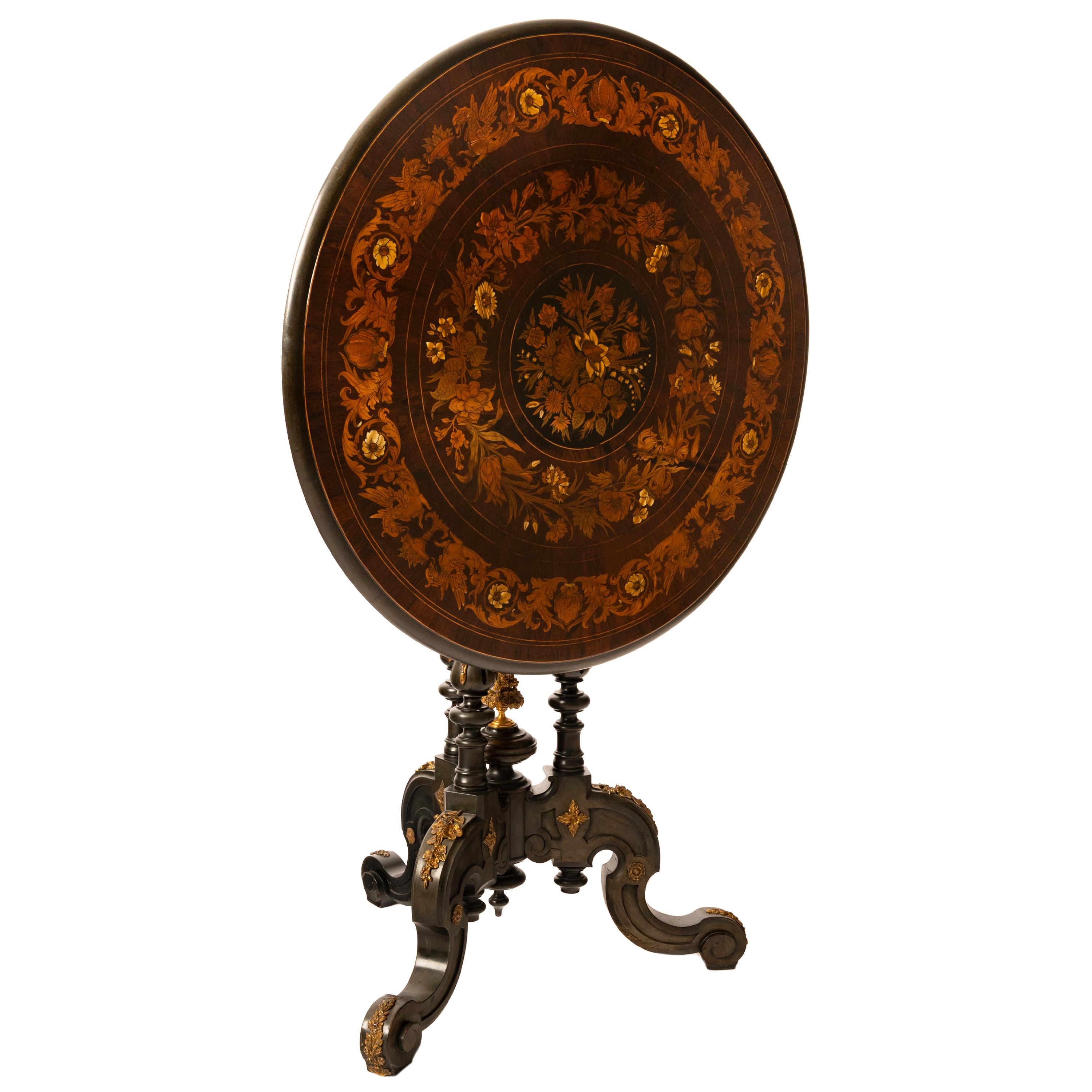 Antiker französischer Louis XV.-Tisch mit runder Klappplatte aus Holz mit Intarsien aus Goldbronze, 1870 (Marketerie) im Angebot
