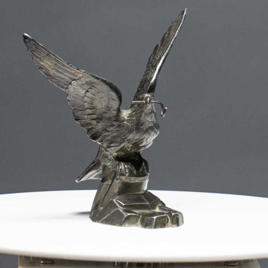 Here is a handsome Antique French Spelter Eagle Themed Watch Holder. This holder features an eagle with wings spread. Having a small hook at the beak to hold a pocketwatch of any size. The eagle rests on a spelter base.

The eagle motif represents