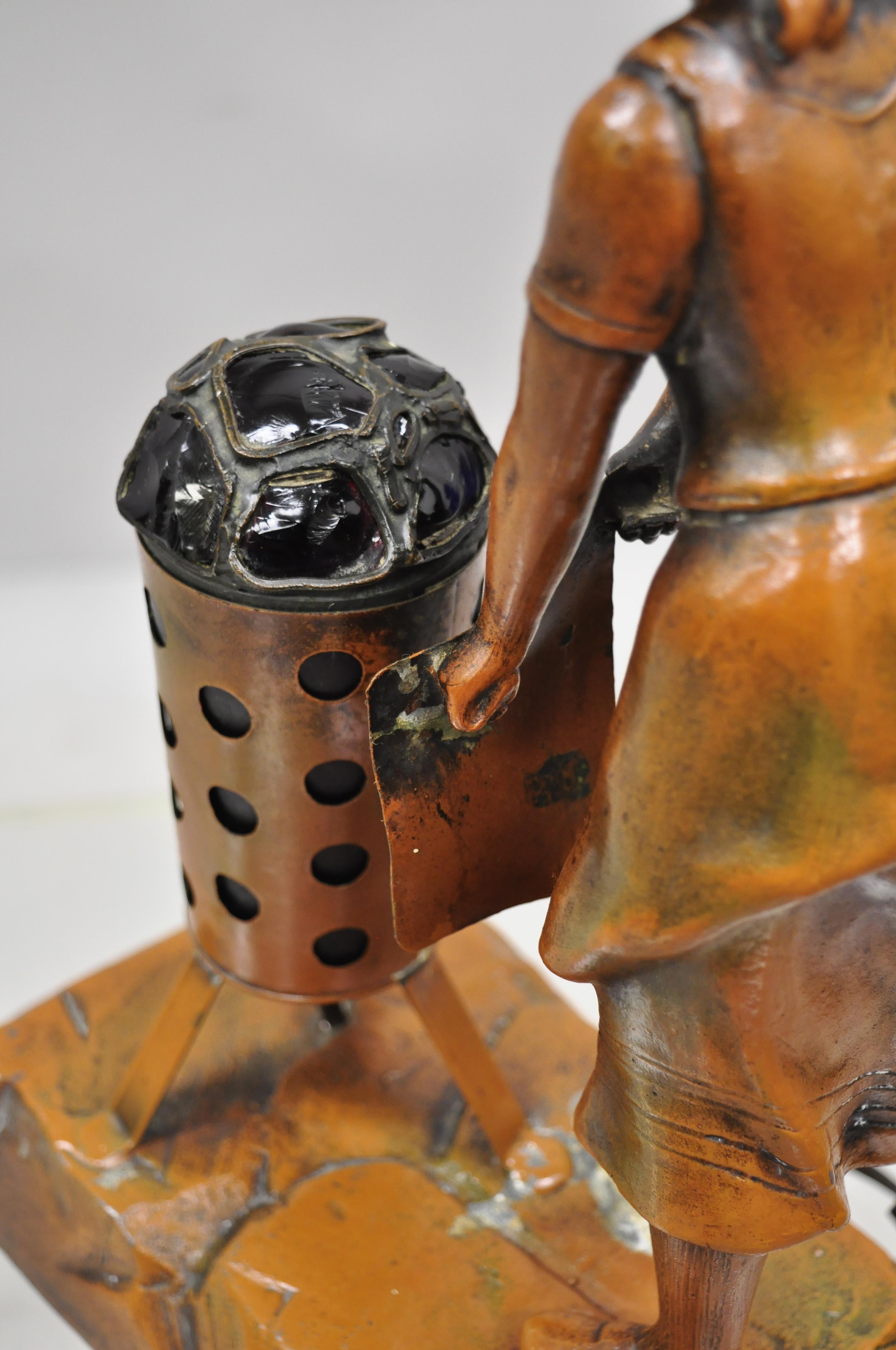 Lampe figurative de femme près d'un feu de charbon en métal fondu attribuée à Raineri en vente 3