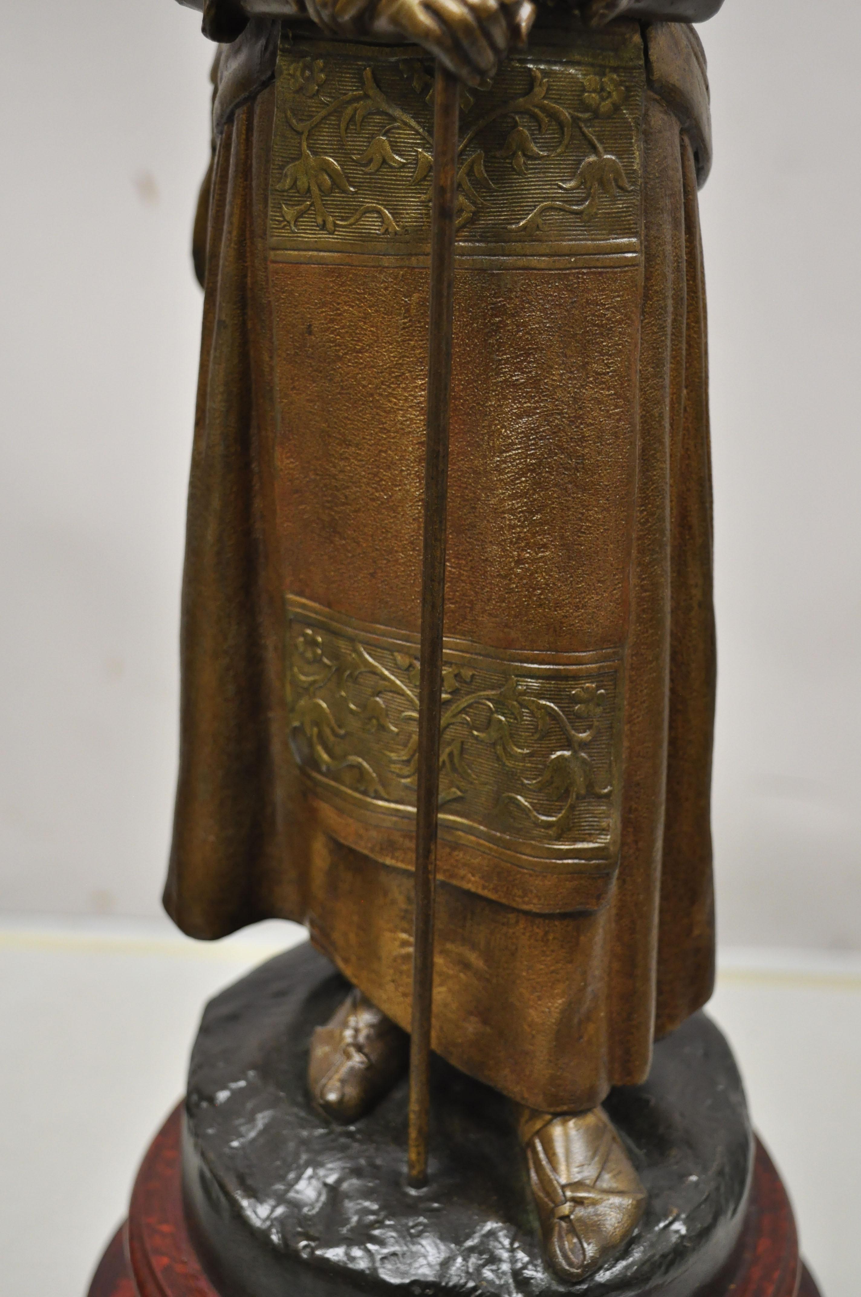 Sculpture française ancienne en acier inoxydable représentant une femme transportant un bouquet de bâtonnets en train de faire une randonnée en vente 4