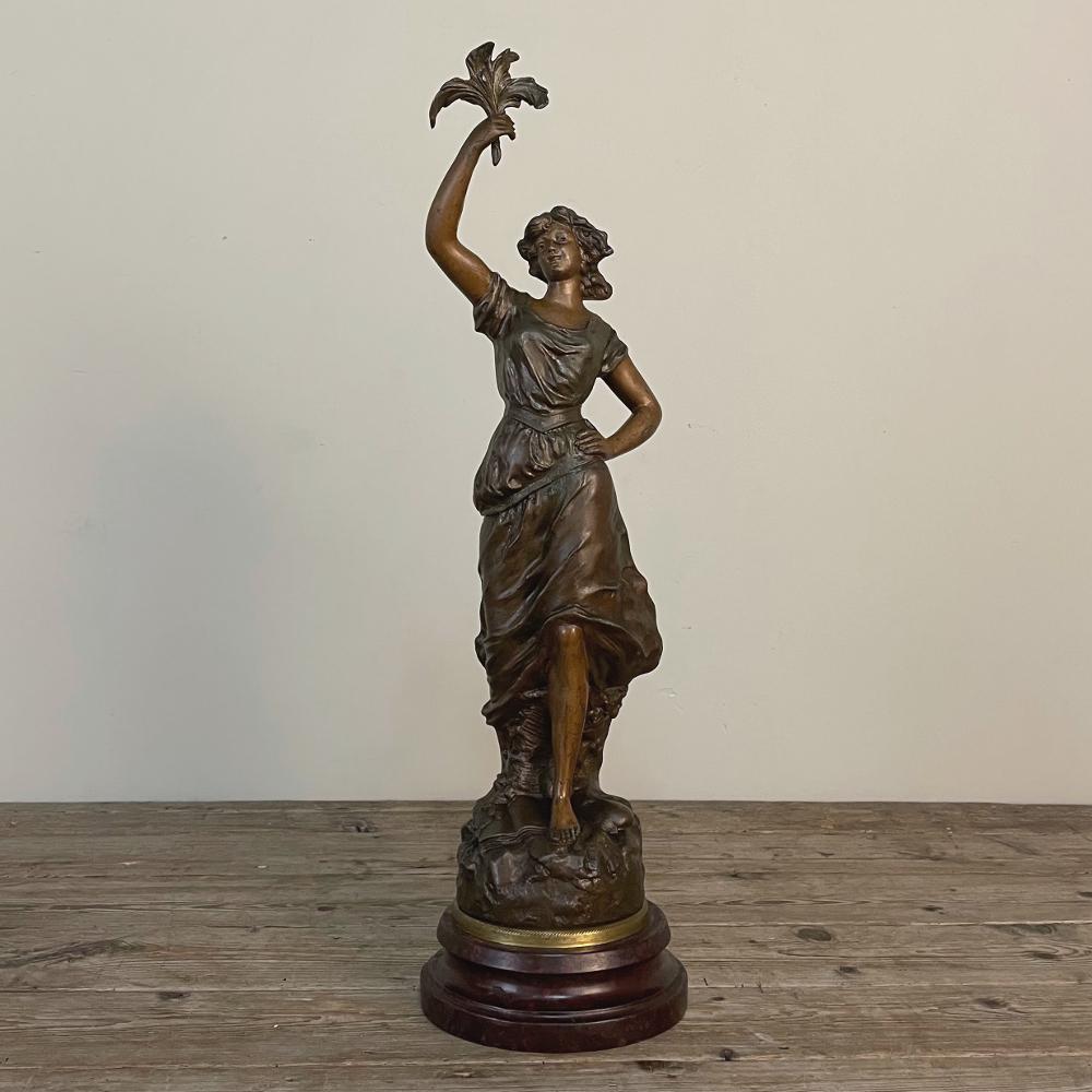 Français Statue française ancienne en acier inoxydable d'une jeune fille par Rullony en vente