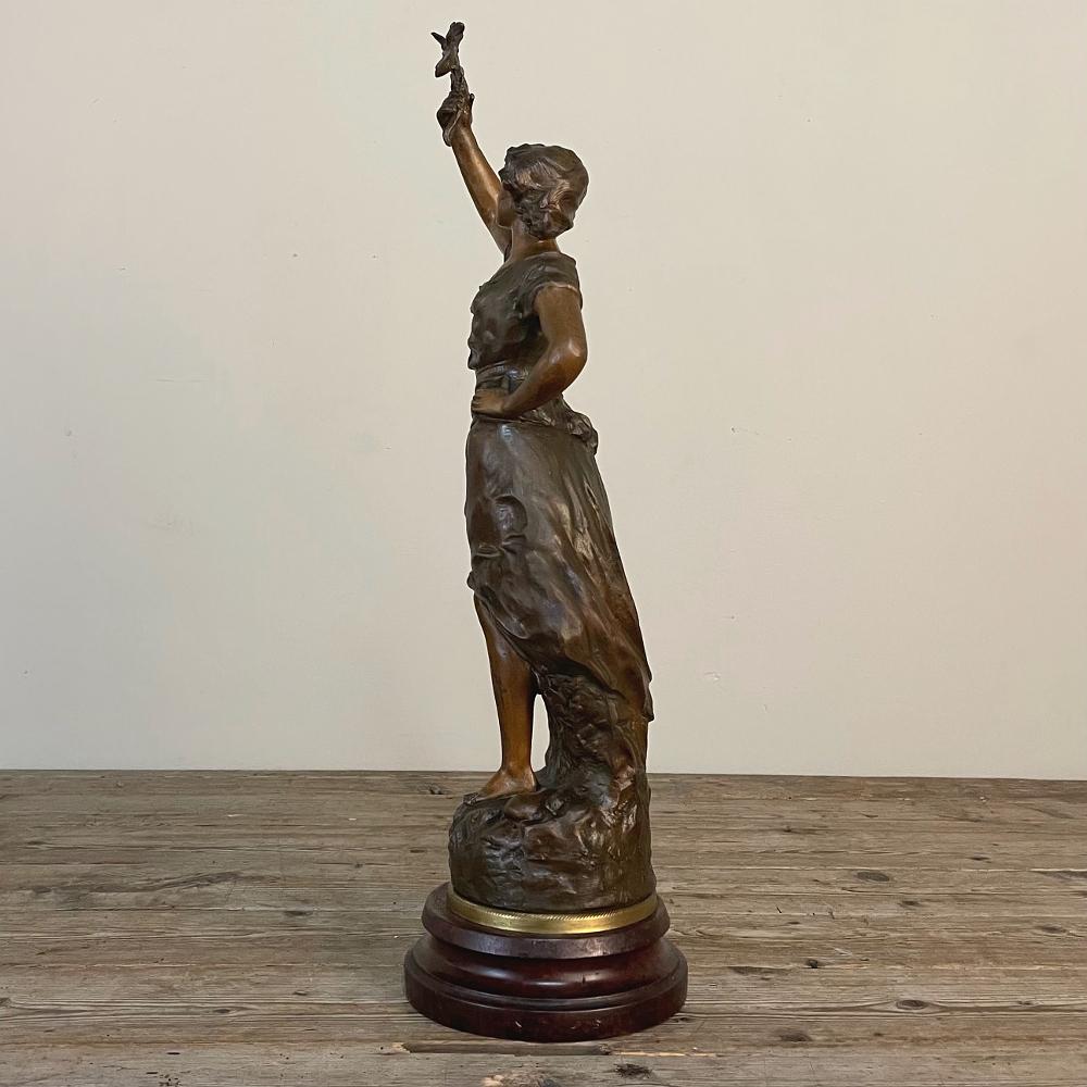 Statue française ancienne en acier inoxydable d'une jeune fille par Rullony Bon état - En vente à Dallas, TX