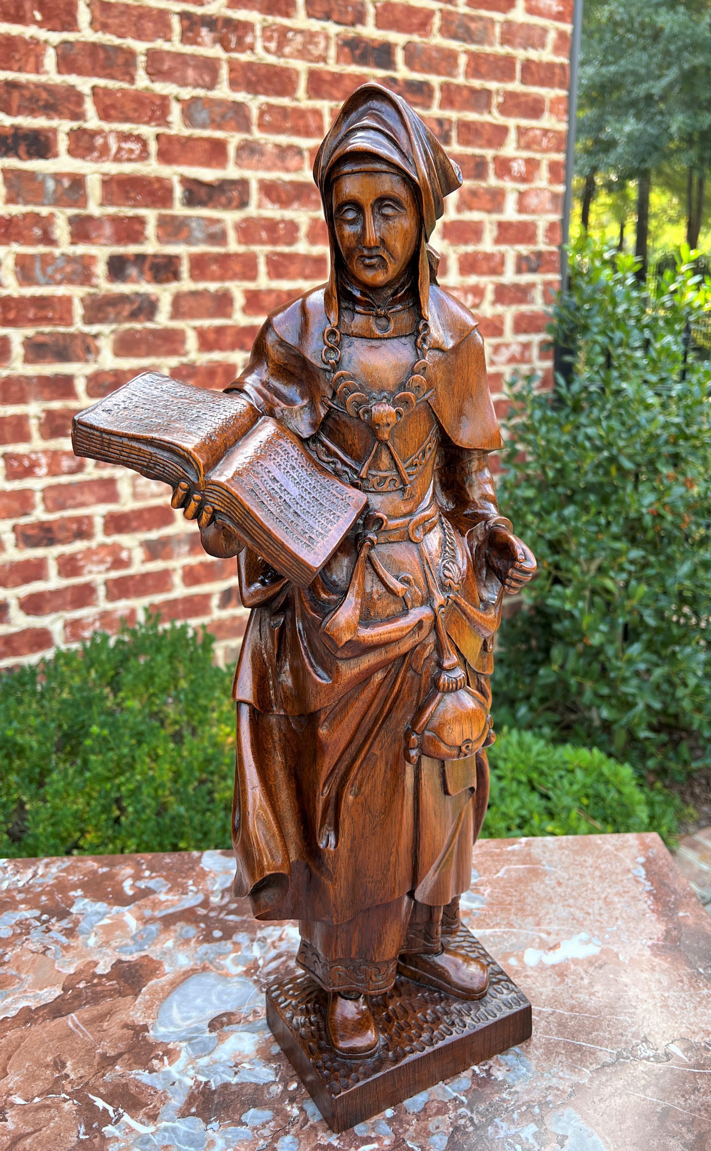 Ancienne statue franaise sculpte de la Sainte-Dame en chne sculpt Livre Bible 23.5 T en vente 7