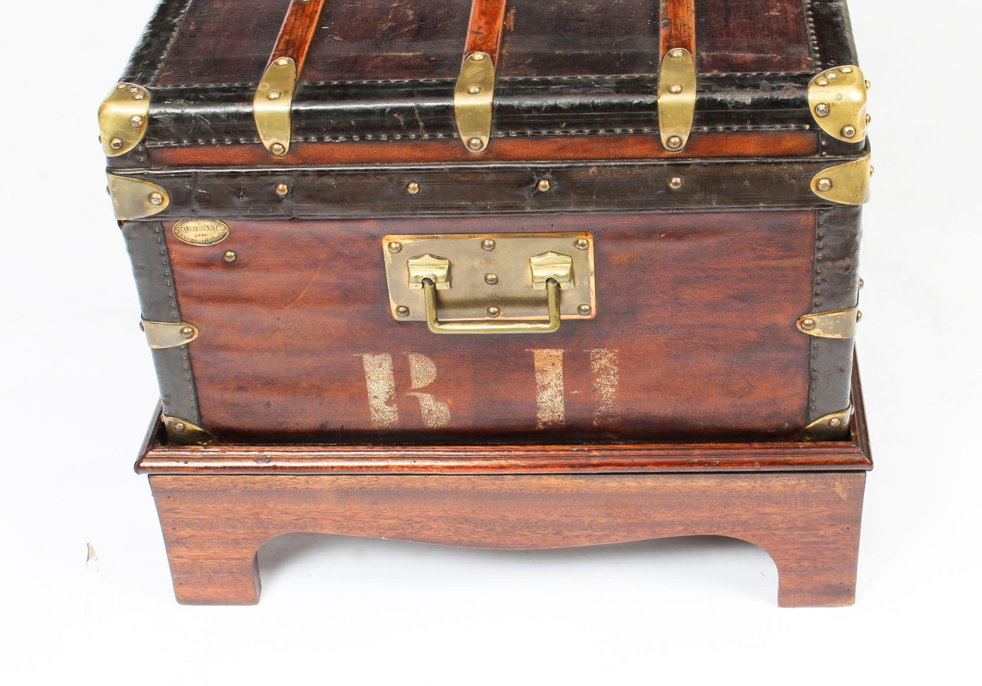 Antique French Steamer Trunk / Coffee Table by Au Départ, 19th Century 5