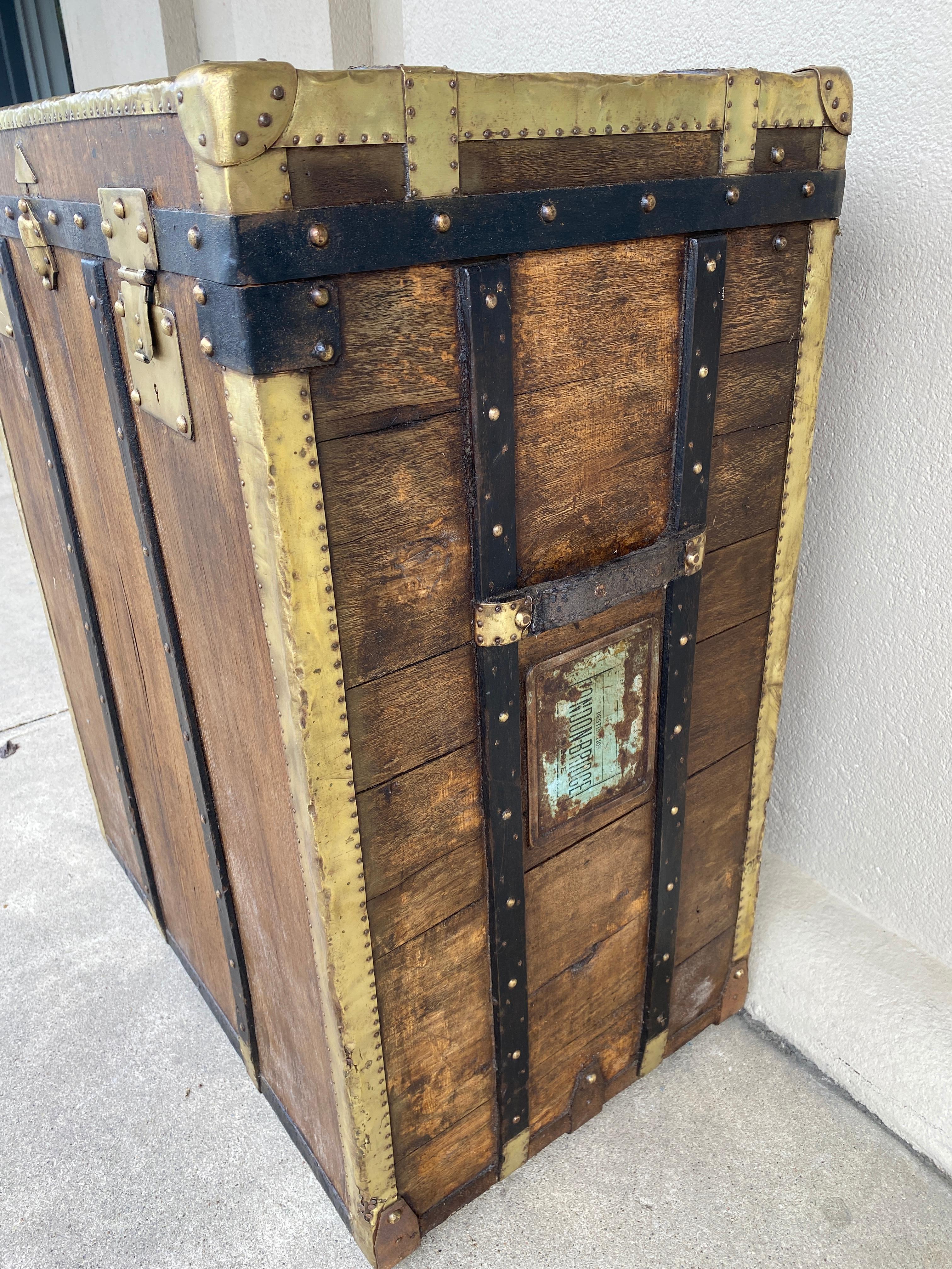 Antique French Steamer Trunk with Brass Hardware & London Bridge Label In Good Condition In Houston, TX