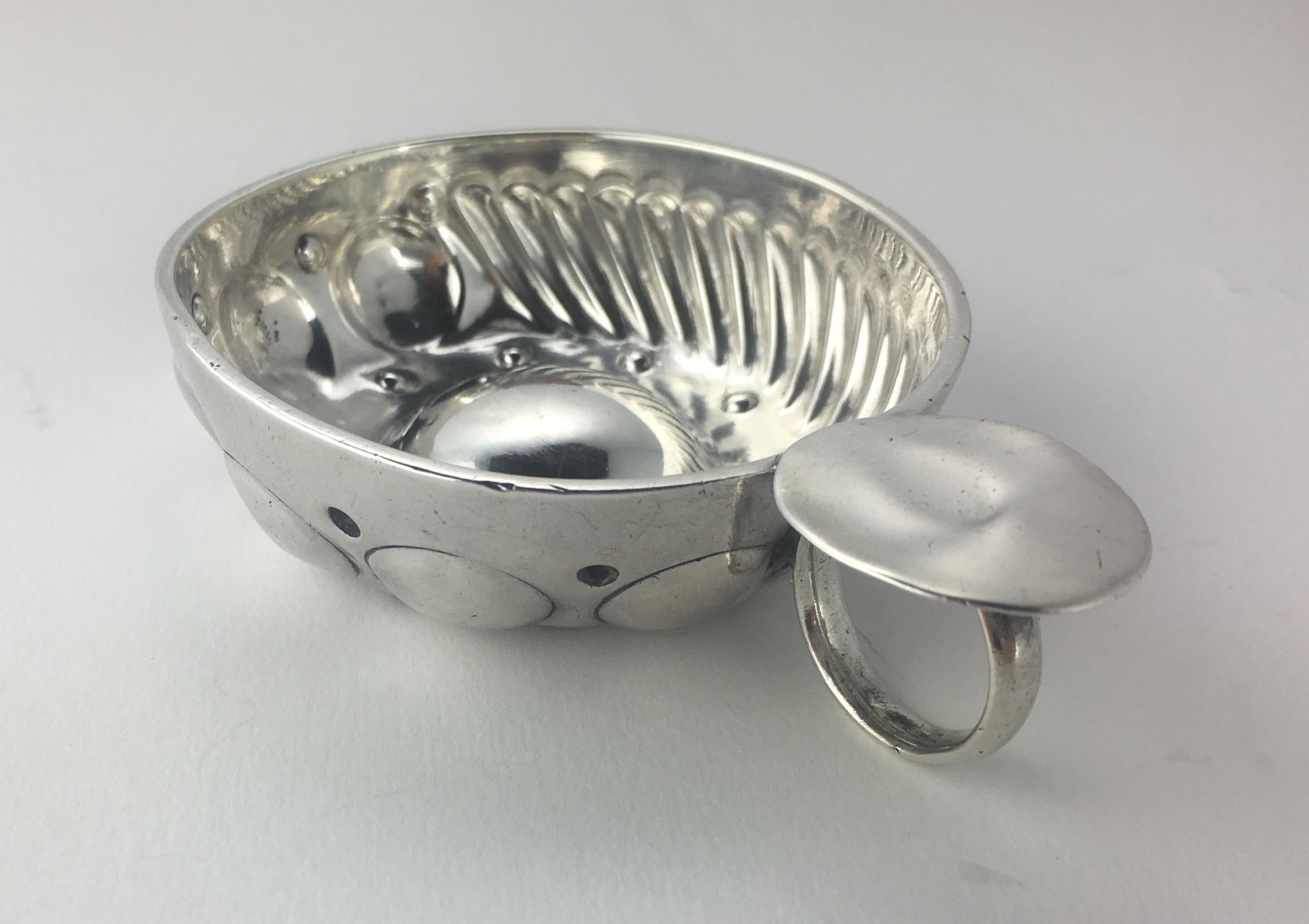 Antique French silver test de vin, circa 1880.
The test de vin of usual form, the lower part of bowl with a surround of concave and swirl lobate style decoration, ribbed thumb piece handle. Marked on handle and bowl.
Measures: 1