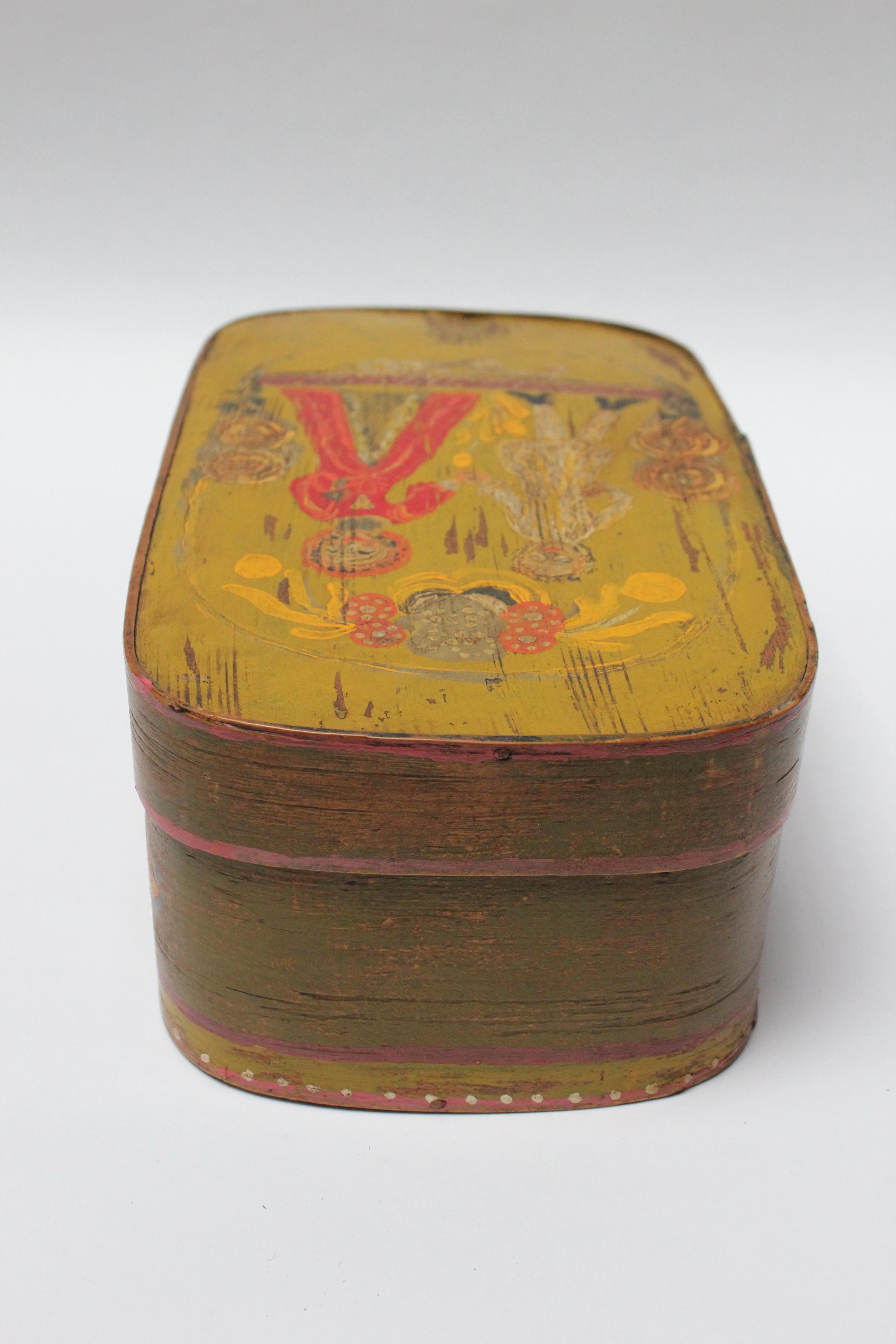 Antike französische Aufbewahrungsbox mit handbemaltem Clown-Motiv, antik (Volkskunst) im Angebot